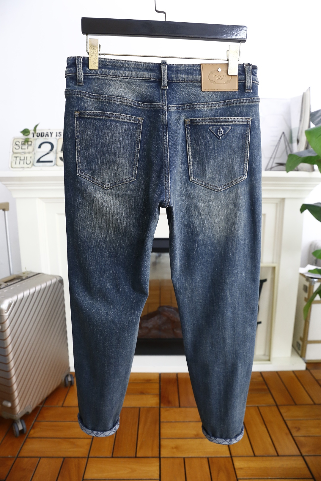 🔥普拉*/Pr*da.25秋季新品时尚男士牛仔裤👖采用客供水洗弹力牛仔裤！奢华经典品牌三角标Logo设计