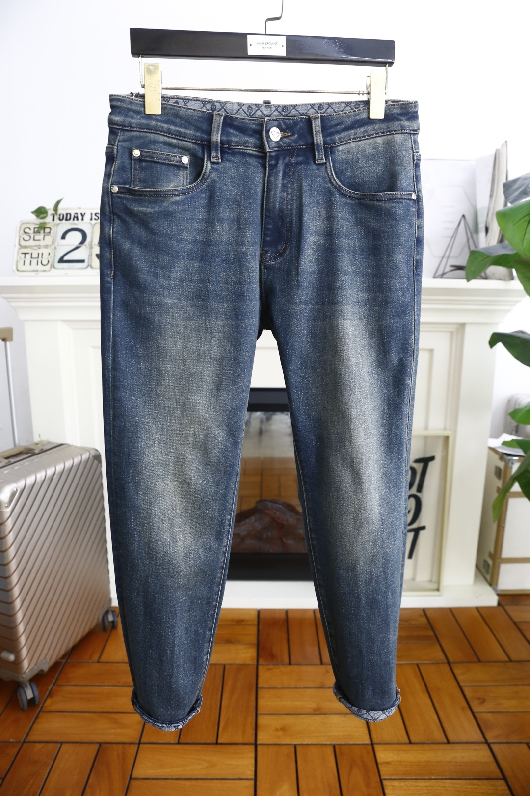 🔥普拉*/Pr*da.25秋季新品时尚男士牛仔裤👖采用客供水洗弹力牛仔裤！奢华经典品牌三角标Logo设计