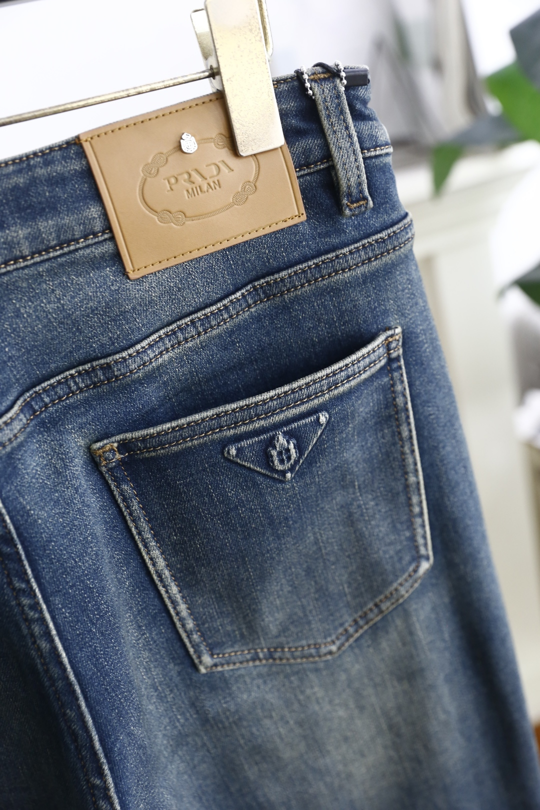 🔥普拉*/Pr*da.25秋季新品时尚男士牛仔裤👖采用客供水洗弹力牛仔裤！奢华经典品牌三角标Logo设计