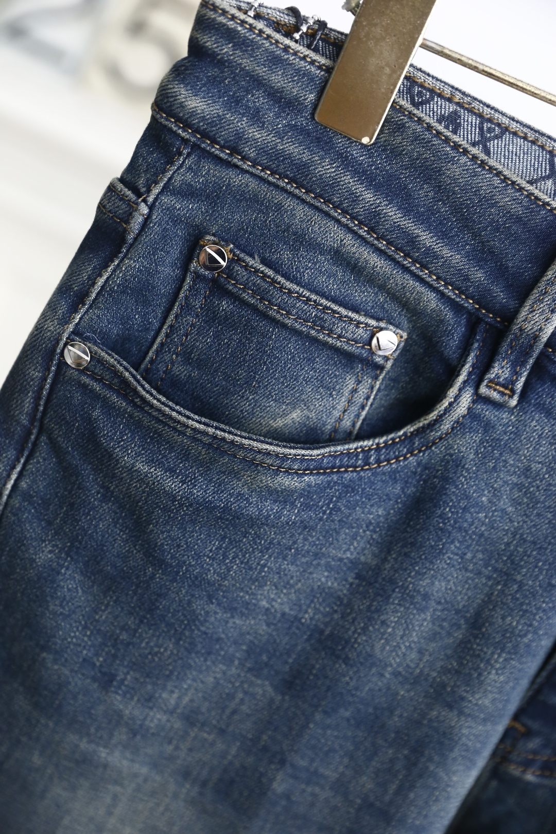 🔥普拉*/Pr*da.25秋季新品时尚男士牛仔裤👖采用客供水洗弹力牛仔裤！奢华经典品牌三角标Logo设计