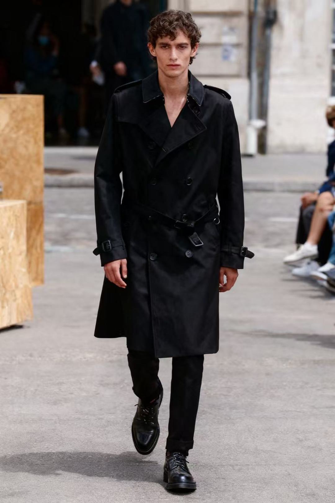 NO:545658,Burberry/Burb*rry. 25 new autumn fashion long windbreaker counter Gw synchronizes the market's highest quality luxury classic brand original replica LOGO design, foreign trade company goods, original customization, urban trendy products, slim tailoring, simple trendy design, fashionable casual jacket!  Made of imported original top-quality fabrics, the upper body is light and comfortable, unique cutting technology, extremely high-grade, smooth and delicate feel, super correct shape, simple and easy to match, a must-have item for leisure and business!  Size S-2XL.,,burberry,burberry,jackets & coats,alexander wang19860909巴宝丽/Burb*rry. 25秋季新品时尚长款风衣专柜Gw同步市场最高品质奢华经典品牌原版复刻LOGO设计,外贸公司货品,原版订制,都市潮流品,修身剪裁,简约潮流风设计,时尚休闲夹克！采用进口原版顶级面料,上身轻便舒适,独特裁剪工艺,档次极高,手感顺滑细腻,版型超正,简约易搭配,休闲商务必备单品！尺码S-2XL.,,burberry,burberry,jackets & coats,alexander wang,Men's clothing