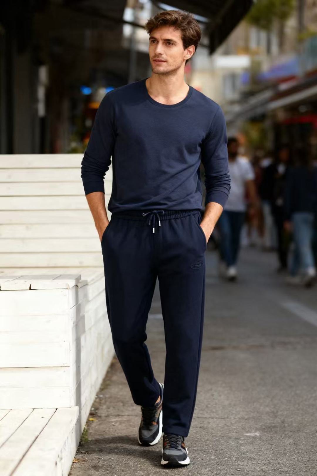 NO:545611,BOSS. 26 early autumn fashion new men's casual pants!  It uses imported comfortable and breathable fabrics, luxurious brand classic letter pattern design, and the upper body is casual and comfortable!  Elastic waist and close the casual combination without restraint!  The same product for overseas European counters, the upper body is fashionable and sporty, very low-key and luxurious!  The stitching of the turner is delicate and strong!  Perfect three-dimensional tailoring, highly recommend buying the product!  Counter size 29-40, shipped the next day!  ,alexander wang19860909BOSS. 26早秋时尚新品男士休闲裤！采用进口舒适透气面料,奢华品牌经典字母图案设计 上身随意舒服！松紧腰收口休闲搭配无束缚感！海外欧洲专柜同品,上身时尚运动显时尚,很低调且不失奢华品味！车工缝线细致而强悍！完美立体剪裁,强烈推荐购入货色！专柜尺码29-40,隔天出货！,,alexander wang,Men's clothing