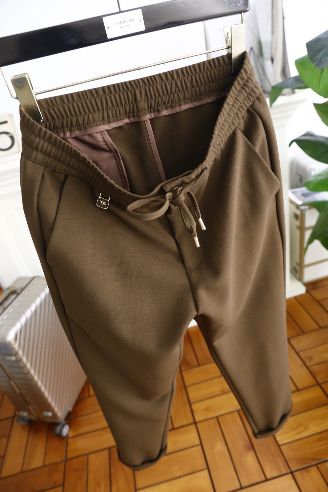 🔥TF.26秋季时尚新品男士休闲裤！采用进口舒适透气面料，奢华品牌经典字母图案设计 上身随意舒服！松紧腰