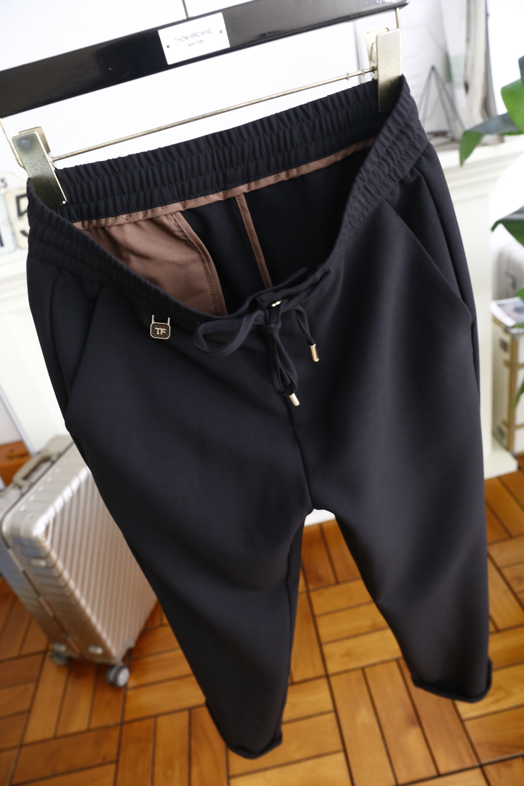 🔥TF.26秋季时尚新品男士休闲裤！采用进口舒适透气面料，奢华品牌经典字母图案设计 上身随意舒服！松紧腰