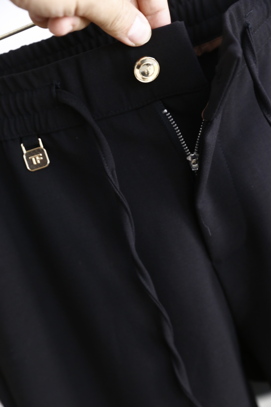 🔥TF.26秋季时尚新品男士休闲裤！采用进口舒适透气面料，奢华品牌经典字母图案设计 上身随意舒服！松紧腰