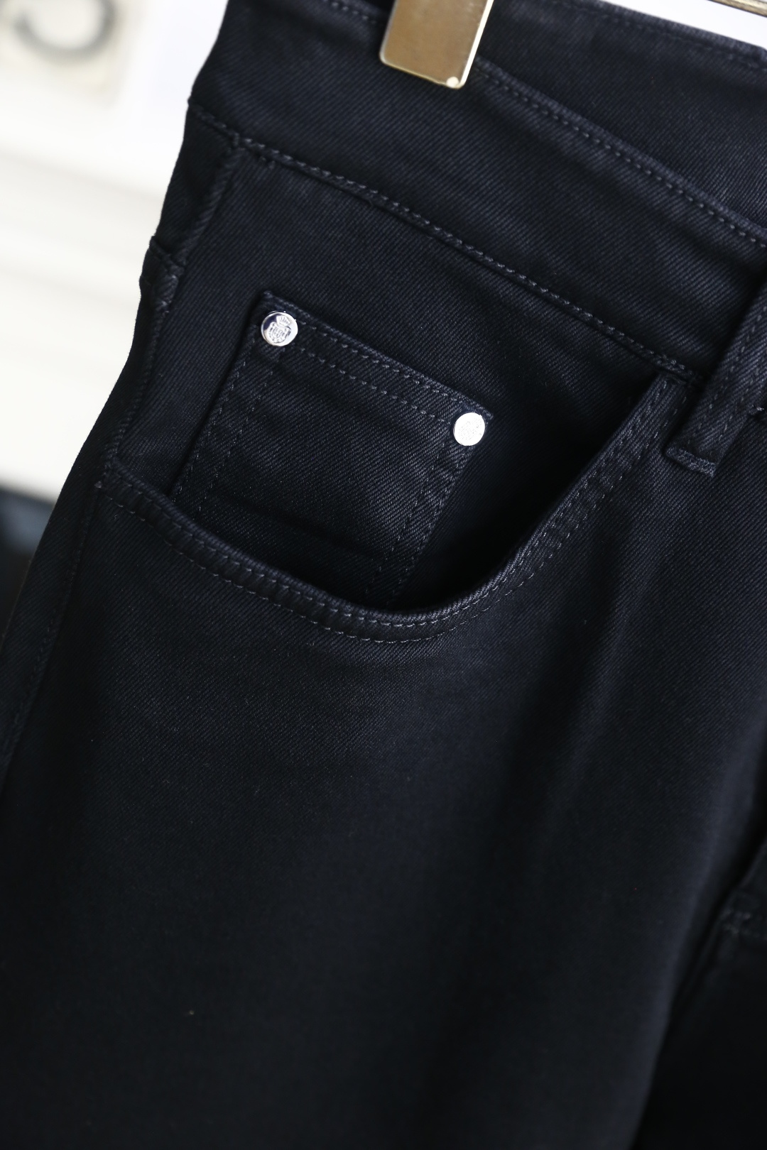 🔥普拉*/Pra*a.25秋季新品时尚男士深色百搭牛仔裤👖采用客供水洗弹力牛仔裤！奢华经典品牌三角标字母