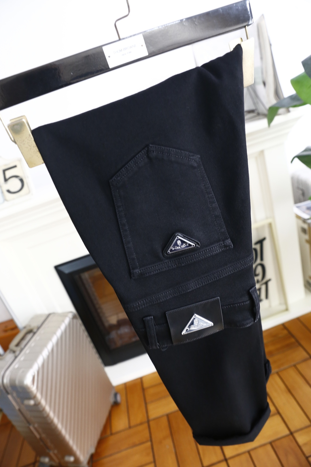 🔥普拉*/Pra*a.25秋季新品时尚男士深色百搭牛仔裤👖采用客供水洗弹力牛仔裤！奢华经典品牌三角标字母