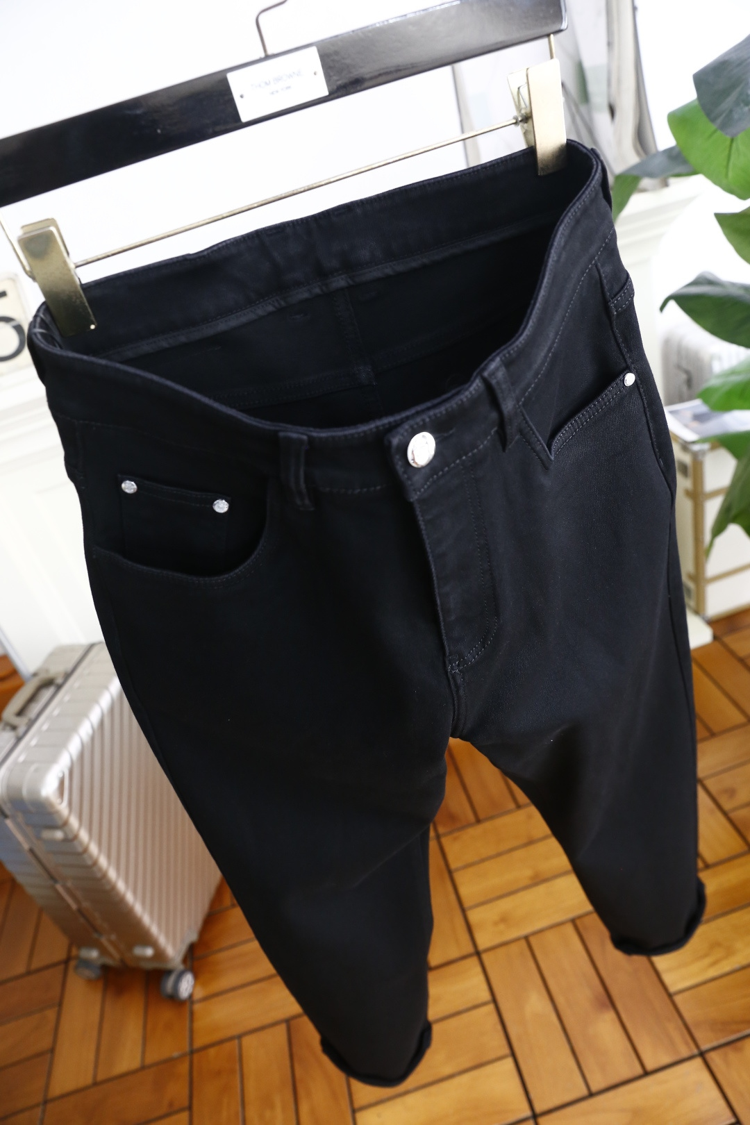 🔥普拉*/Pra*a.25秋季新品时尚男士深色百搭牛仔裤👖采用客供水洗弹力牛仔裤！奢华经典品牌三角标字母