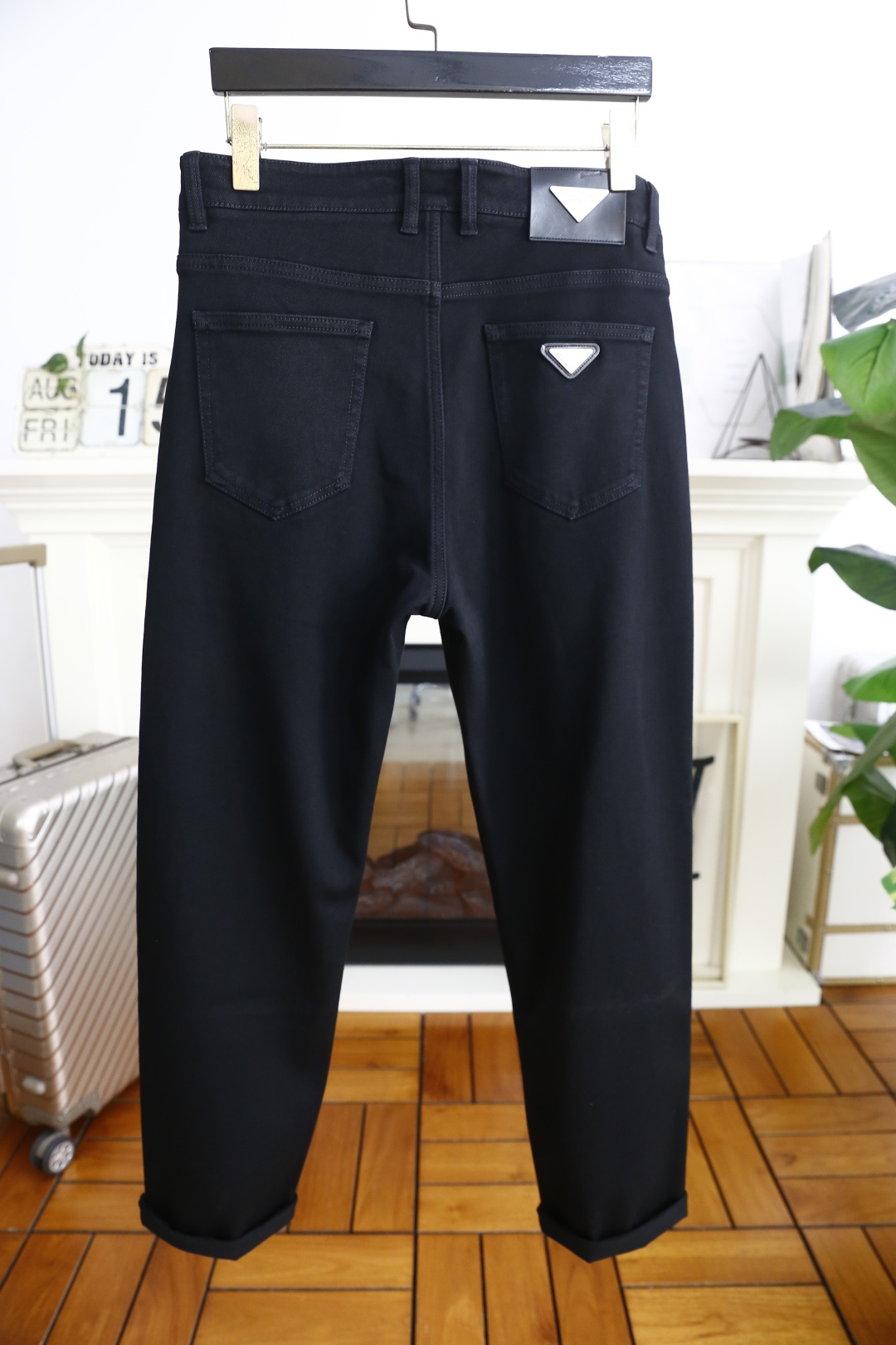 🔥普拉*/Pra*a.25秋季新品时尚男士深色百搭牛仔裤👖采用客供水洗弹力牛仔裤！奢华经典品牌三角标字母