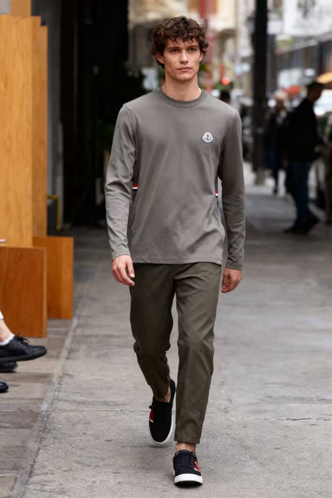 🔥蒙口/Mon*ler.25秋季新品男士打底长袖衫！经典圆领设计！胸前品牌原版LOGO搭配🔥采用舒适柔软