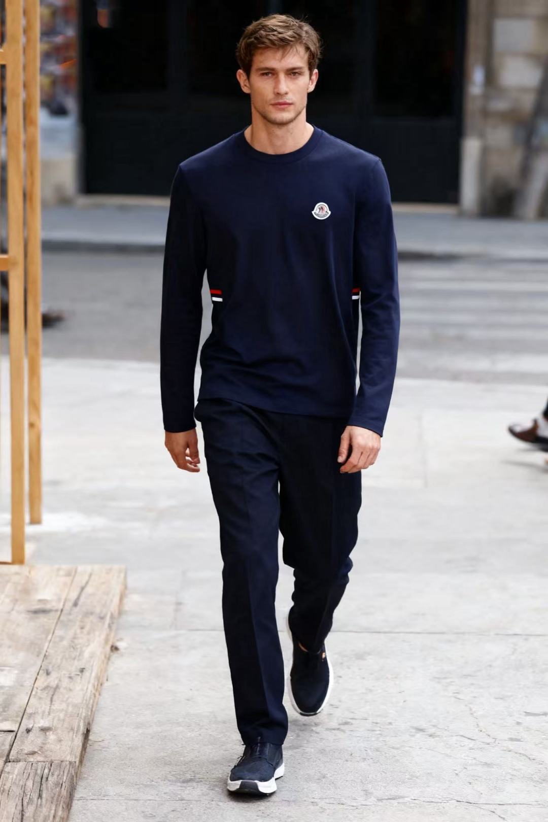 🔥蒙口/Mon*ler.25秋季新品男士打底长袖衫！经典圆领设计！胸前品牌原版LOGO搭配🔥采用舒适柔软