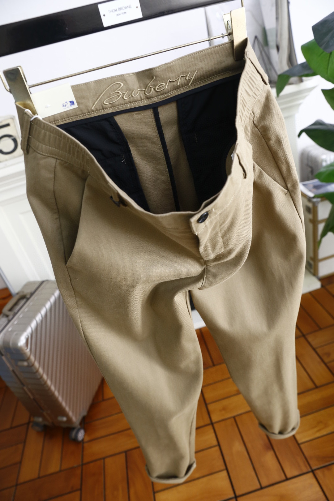🔥巴宝丽/Burb*rry.25秋季时尚新品男士休闲西裤！采用舒适透气面料，奢华经典品牌战马LOGO设计