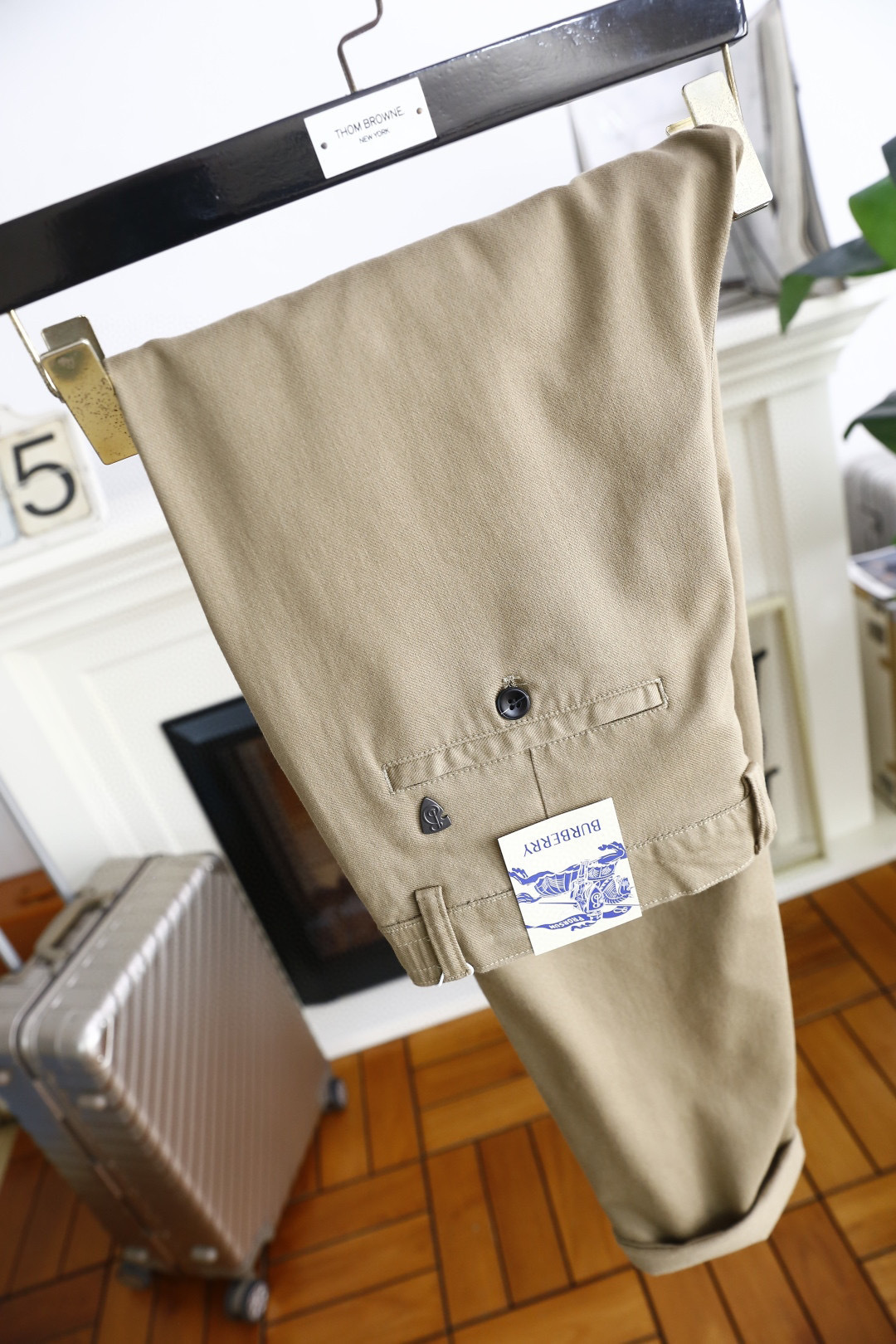 🔥巴宝丽/Burb*rry.25秋季时尚新品男士休闲西裤！采用舒适透气面料，奢华经典品牌战马LOGO设计
