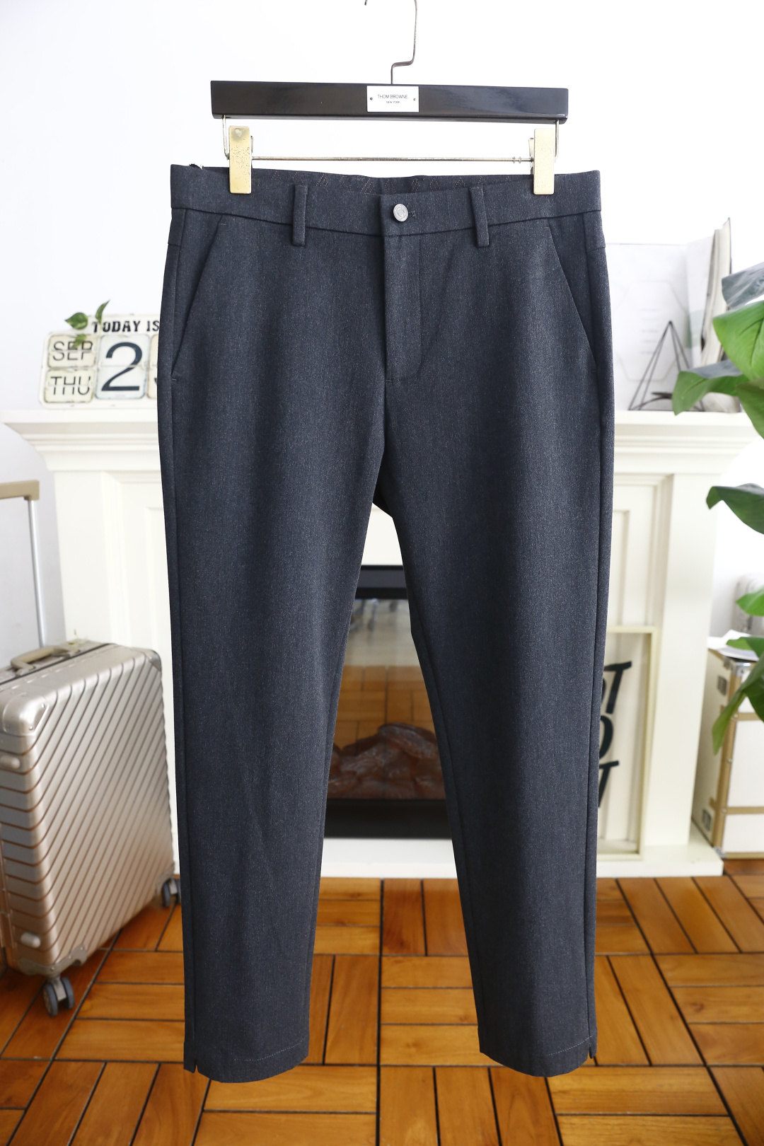 🔥路易威*/LV.25秋季新品男士时尚休闲西裤！采用舒适棉面料，奢华经典品牌定制LOGO设计！上身随意舒