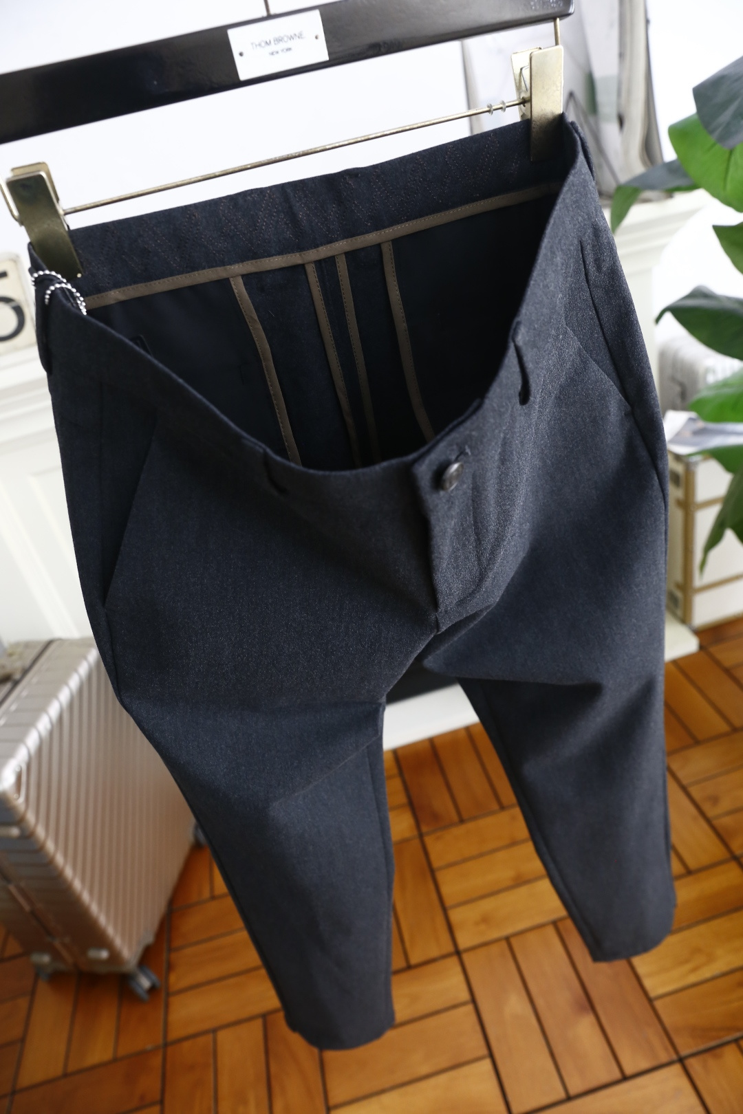 🔥路易威*/LV.25秋季新品男士时尚休闲西裤！采用舒适棉面料，奢华经典品牌定制LOGO设计！上身随意舒