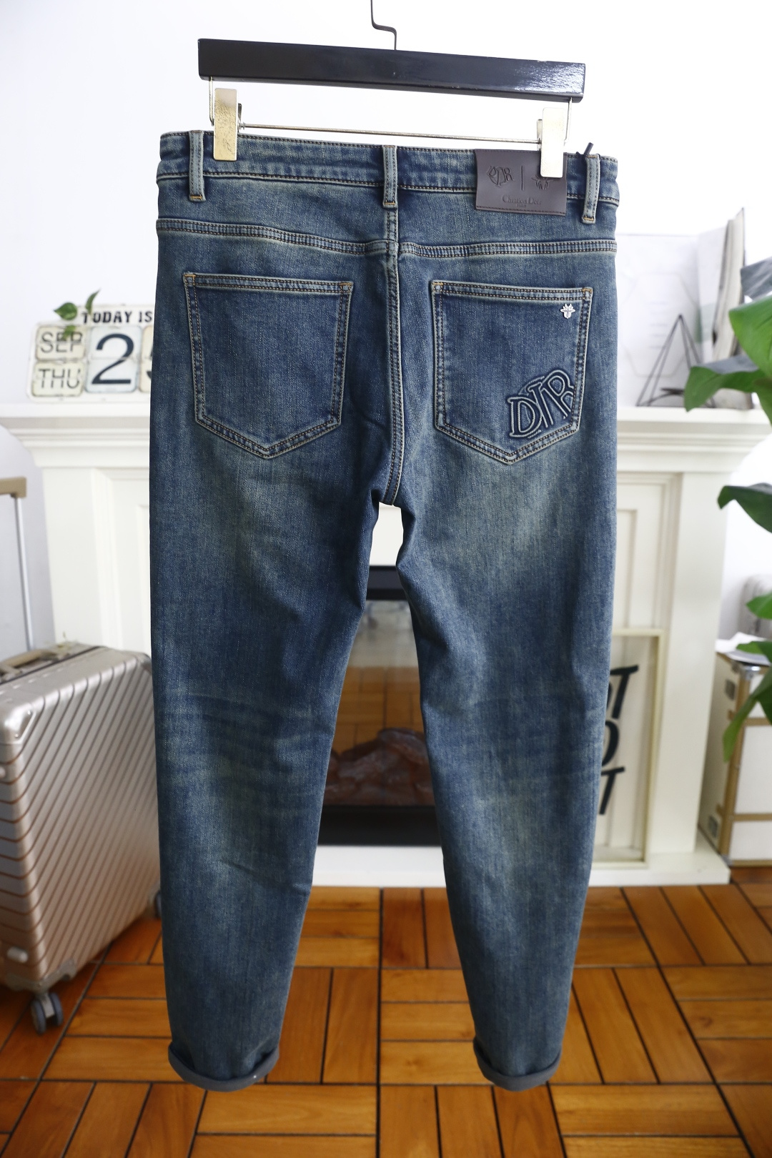 🔥迪奥/Christian Di*r.2025秋季新品原单高端男士牛仔裤！奢华经典品牌LOGO配饰 身穿