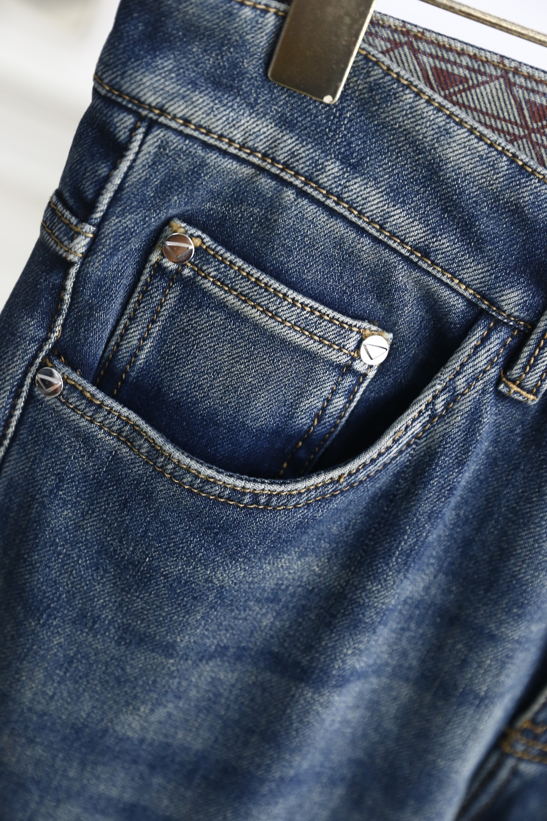 🔥普拉*/Pr*da.25秋季新品时尚男士牛仔裤👖采用客供水洗弹力牛仔裤！奢华经典品牌字母Logo设计！