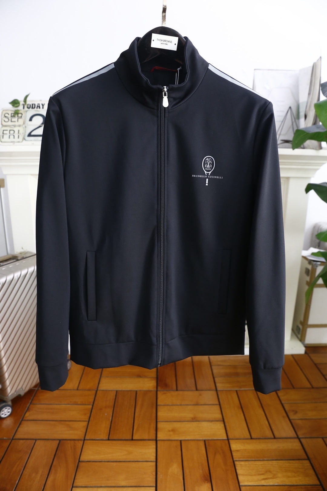 🔥BC.2025秋冬新款男士运动套装🆕黑色立领拉链外套,胸前品牌LOGO设计!两侧有插袋,设计简约且具运
