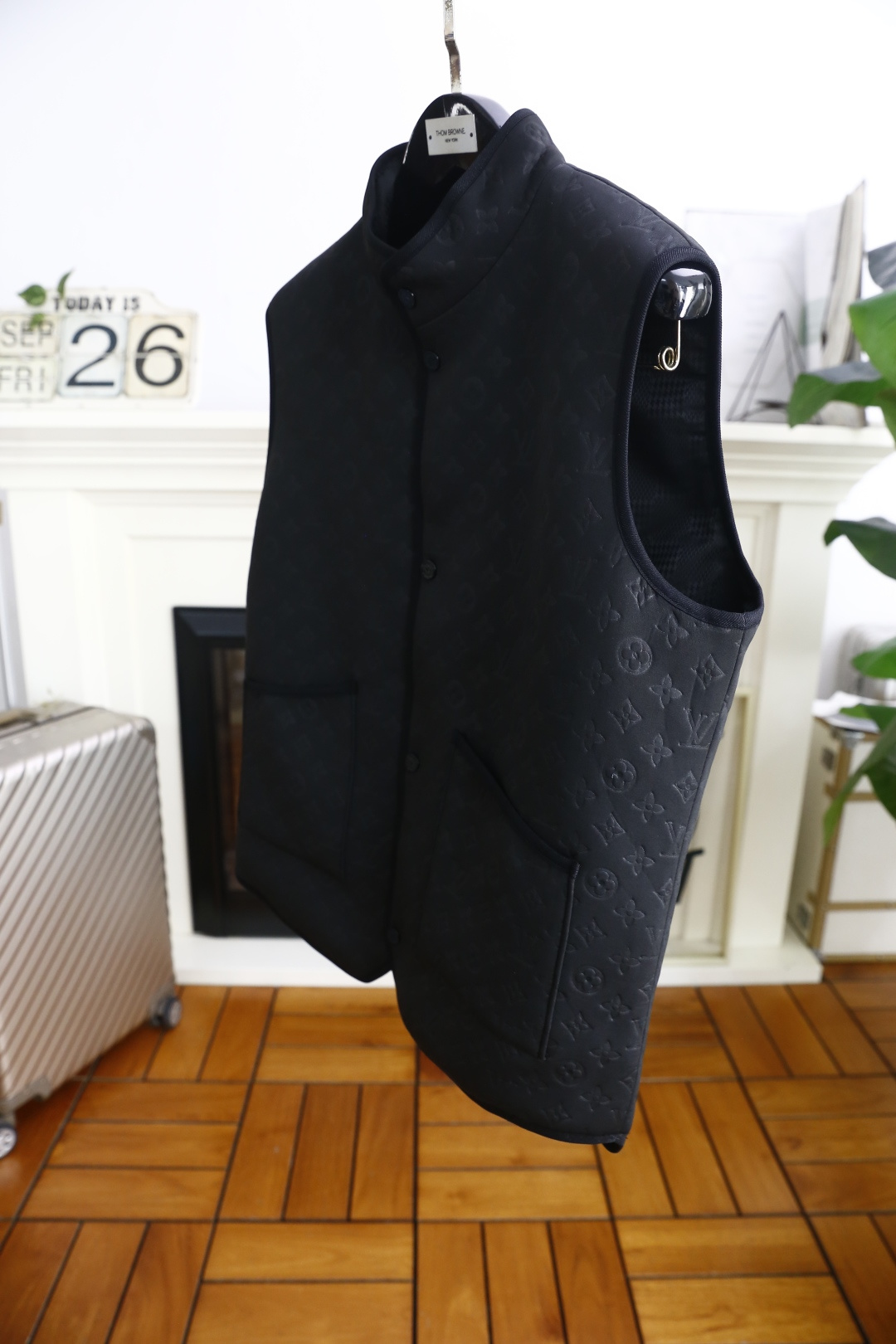 🔥路易威*/LV.2025秋季新款🆕时尚男士双面可穿马甲，展现出两种截然不同的风格，满足多样穿搭需求👍奢