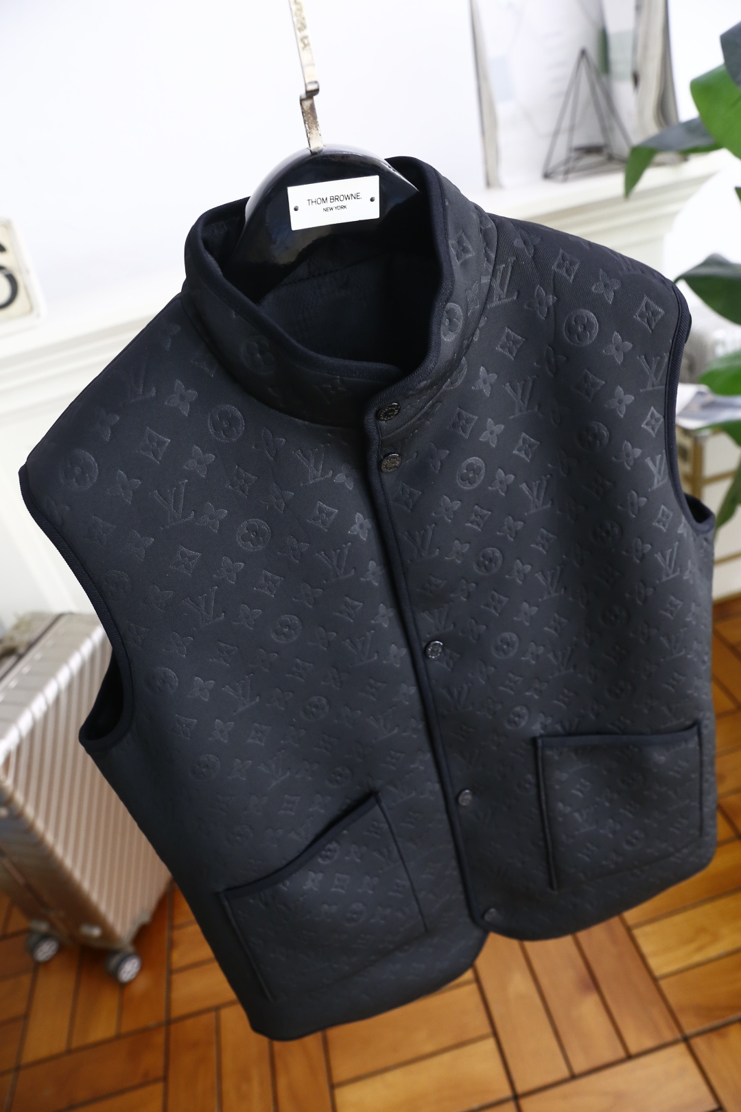 🔥路易威*/LV.2025秋季新款🆕时尚男士双面可穿马甲，展现出两种截然不同的风格，满足多样穿搭需求👍奢