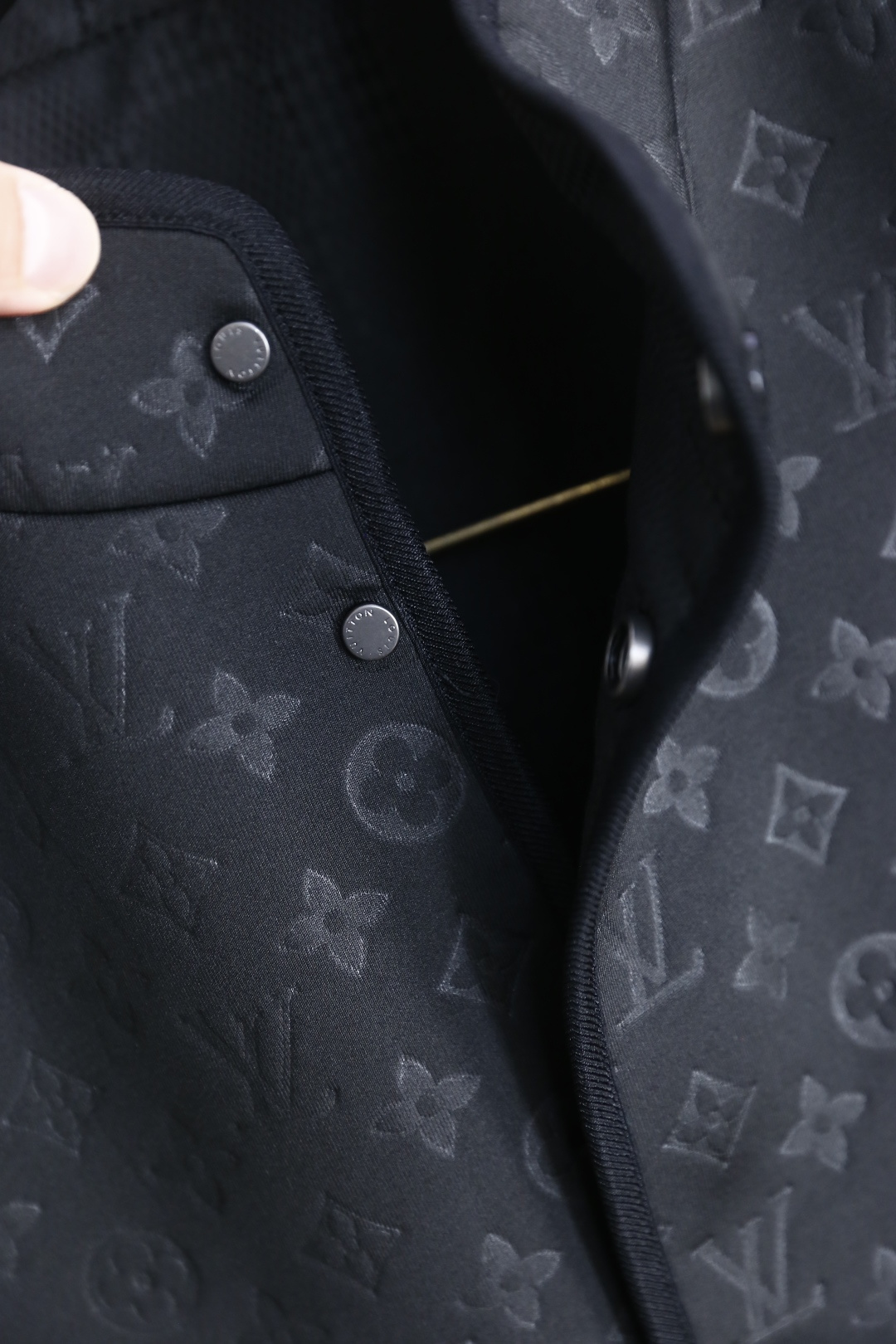 🔥路易威*/LV.2025秋季新款🆕时尚男士双面可穿马甲，展现出两种截然不同的风格，满足多样穿搭需求👍奢