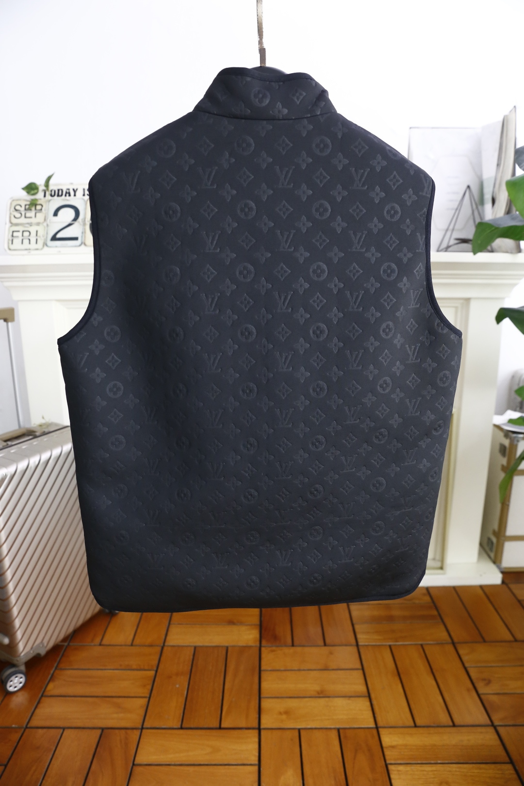 🔥路易威*/LV.2025秋季新款🆕时尚男士双面可穿马甲，展现出两种截然不同的风格，满足多样穿搭需求👍奢