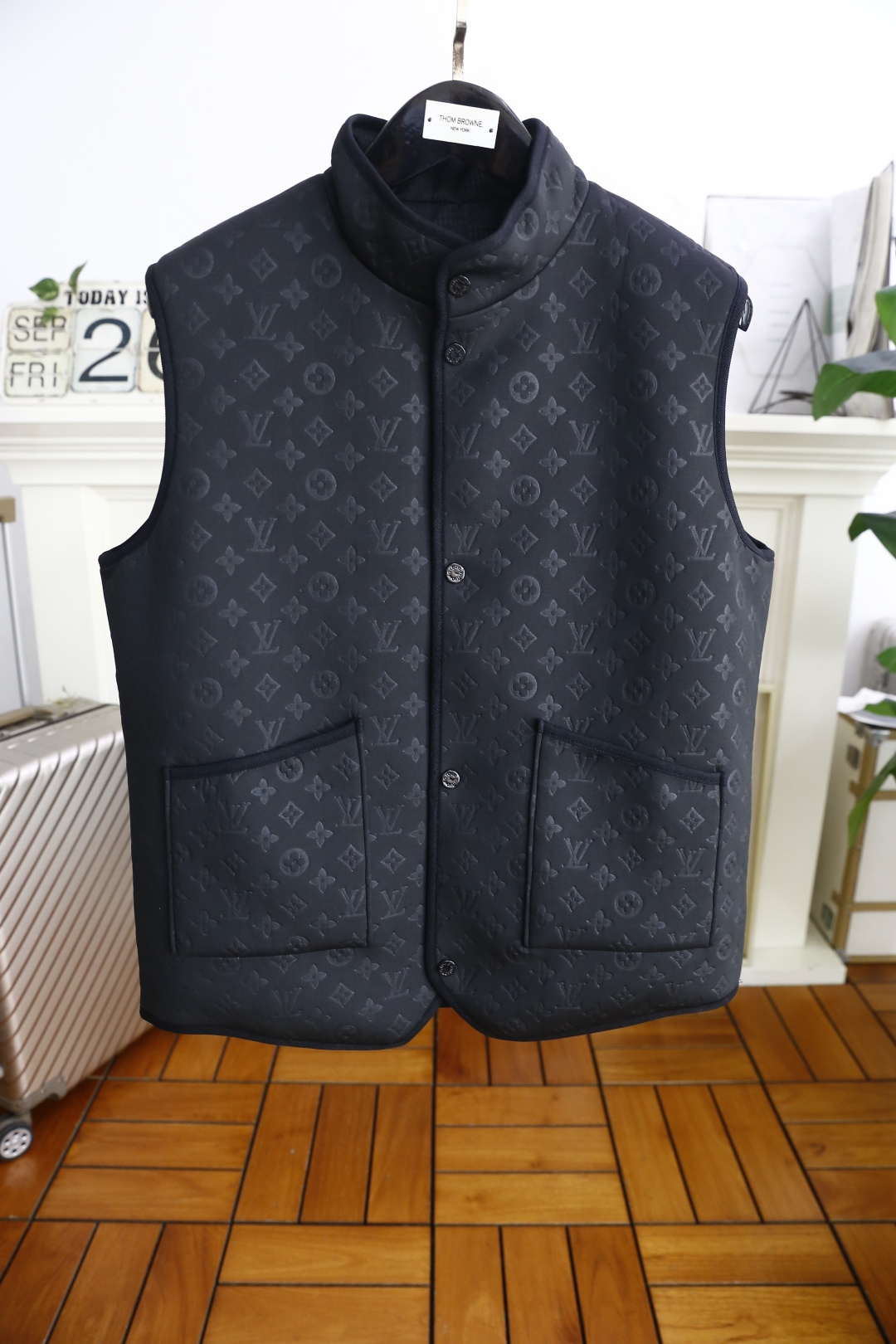 🔥路易威*/LV.2025秋季新款🆕时尚男士双面可穿马甲，展现出两种截然不同的风格，满足多样穿搭需求👍奢