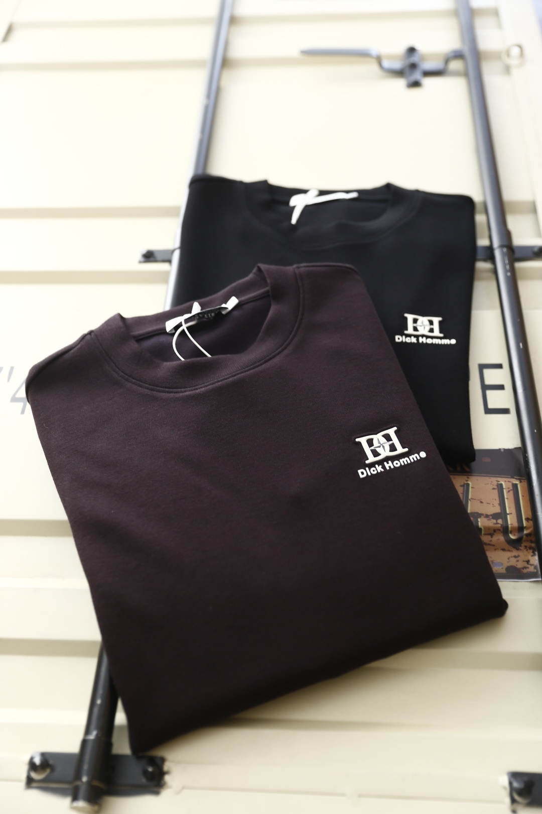 🔥杜嘉班纳.2025秋冬新款男士长袖卫衣🆕经典圆领设计！采用舒适保暖面料！上身百搭👍胸前奢华经典定制Lo