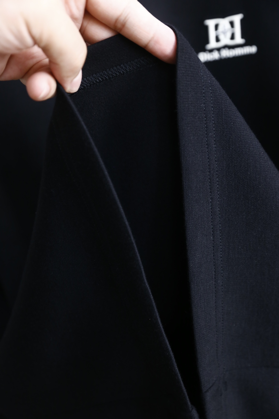 🔥杜嘉班纳.2025秋冬新款男士长袖卫衣🆕经典圆领设计！采用舒适保暖面料！上身百搭👍胸前奢华经典定制Lo