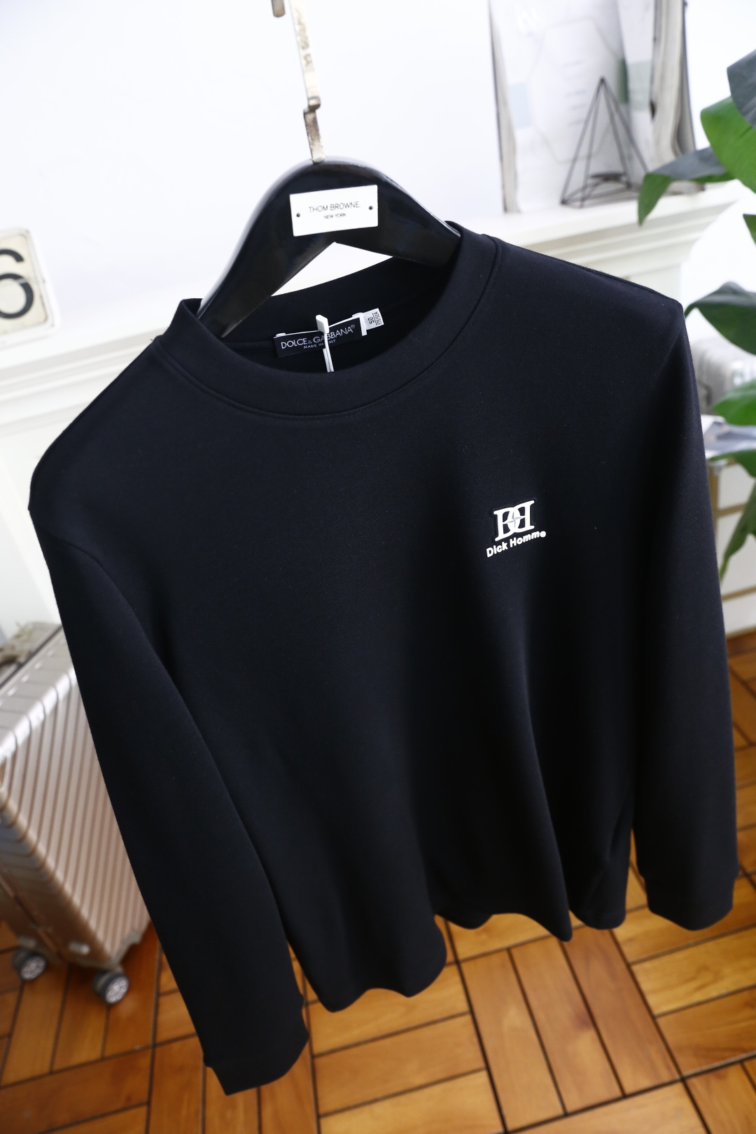 🔥杜嘉班纳.2025秋冬新款男士长袖卫衣🆕经典圆领设计！采用舒适保暖面料！上身百搭👍胸前奢华经典定制Lo