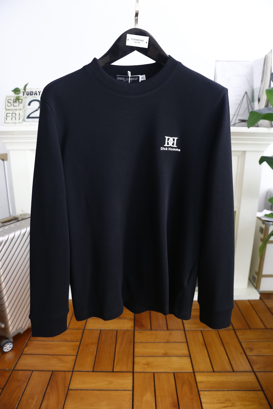 🔥杜嘉班纳.2025秋冬新款男士长袖卫衣🆕经典圆领设计！采用舒适保暖面料！上身百搭👍胸前奢华经典定制Lo