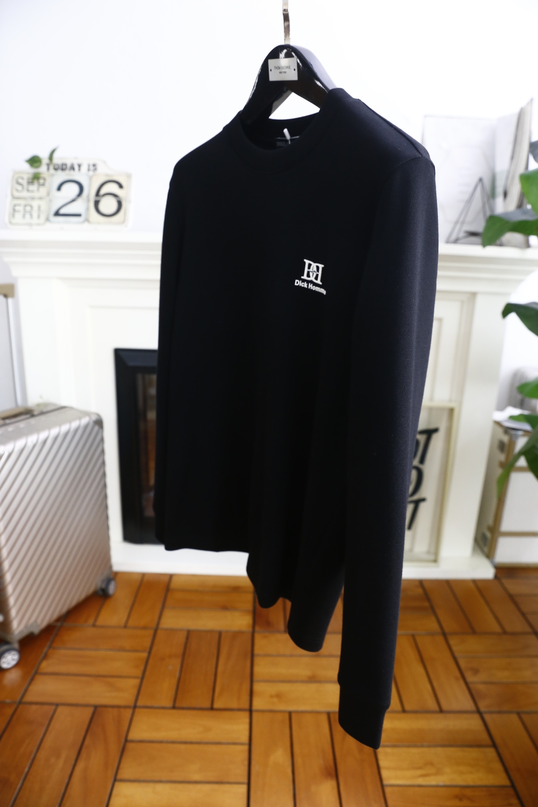 🔥杜嘉班纳.2025秋冬新款男士长袖卫衣🆕经典圆领设计！采用舒适保暖面料！上身百搭👍胸前奢华经典定制Lo