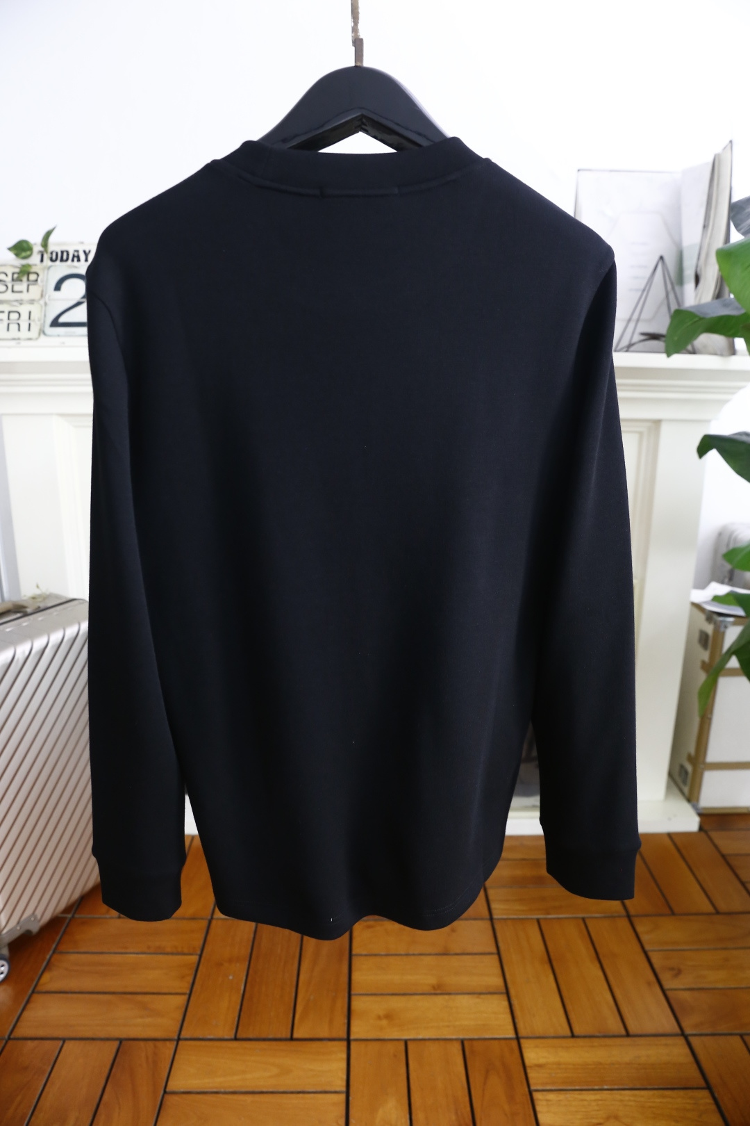 🔥杜嘉班纳.2025秋冬新款男士长袖卫衣🆕经典圆领设计！采用舒适保暖面料！上身百搭👍胸前奢华经典定制Lo