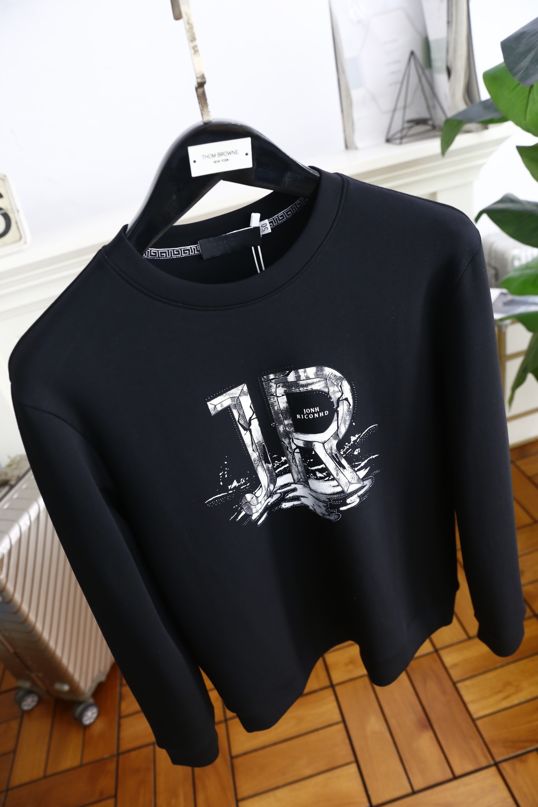 🔥杰尼亚.2025秋季新品🆕时尚男士圆领长袖卫衣！奢华经典定制LOGO搭配👍🏼采用高档顶级🔝面料，舒适保