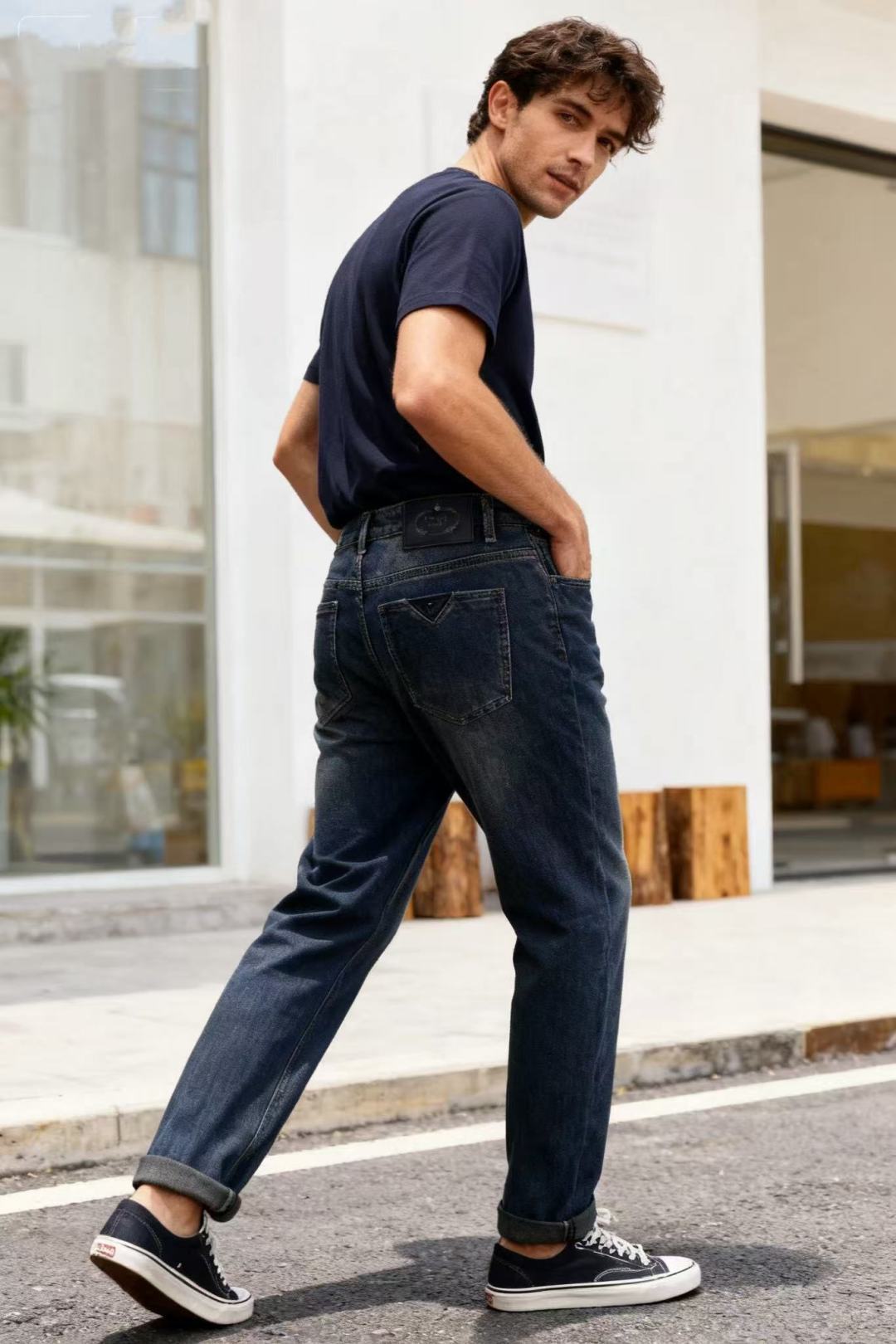 NO:545648,Pula*/Pr*da. 25 autumn new fashion men's jeans are made of customer-supplied wash stretch jeans!  Luxurious classic brand triangle logo design!  Fashion trends have therefore become one of the biggest selling points and are extremely cost-effective. There is no confusion or trouble of color conflict. Such a rich high-end jeans are absolutely fashionable, casual and versatile!  A must-have for trendy men!  Counter size 29-38, shipped the next day!  ,prada,jeans,alexander wang19860909普拉*/Pr*da. 25秋季新品时尚男士牛仔裤采用客供水洗弹力牛仔裤！奢华经典品牌三角标Logo设计！时尚潮流因此已成为最大卖点之一而性价比又极高,没有颜色冲突的困惑或困扰,这么一款丰富内练高端牛仔裤,绝对时尚休闲百搭款！潮男必备！专柜尺码29-38,隔天出货！,,prada,jeans,alexander wang,Men's clothing