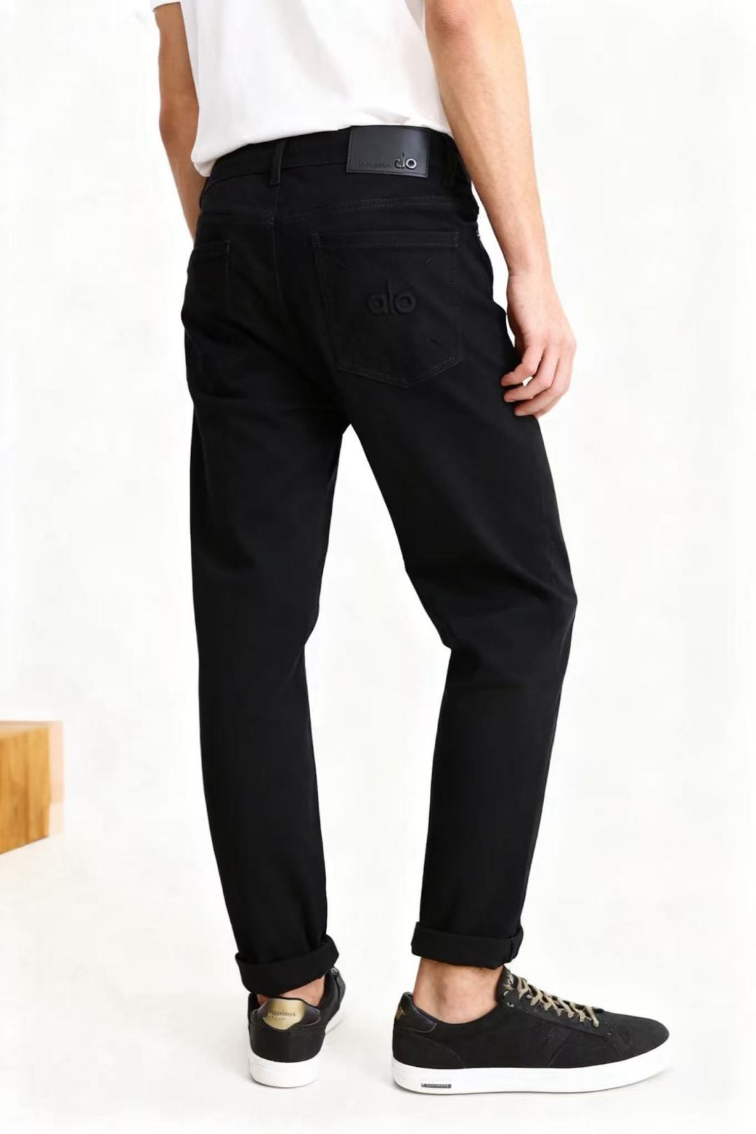 NO:545632,alo. 25 autumn new fashion men's black casual pants are made of comfortable wash denim fabric!  These black casual pants are simple in design and have the brand’s iconic logo embellishment at the back pocket to highlight the brand’s identity!  From a style perspective, it has a sense of leisure and fashion, suitable for daily street appearance or light business occasions, and can be matched with the brand's casual tops, sweatshirts, etc., reflecting the brand's pursuit of quality and design in the field of casual clothing. It is a reflection of the combination of outdoor functionality and daily fashion. Size 29-38, shipped the next day!  , hoodie,sweatshirts,alexander wang19860909alo. 25秋季新品时尚男士黑色休闲裤采用舒适洗水牛仔布面料！这款黑色休闲裤采用简约设计,后口袋处有品牌标志性的徽标装饰,彰显品牌身份！从风格上看,它兼具休闲与时尚感,适合日常出街或轻商务场合,可与品牌的休闲上衣、卫衣等搭配,体现了品牌在休闲服饰领域对品质与设计的追求,是将户外功能性与日常时尚感结合的体现. 尺码29-38,隔天出货！,,hoodie,sweatshirts,alexander wang,Men's clothing