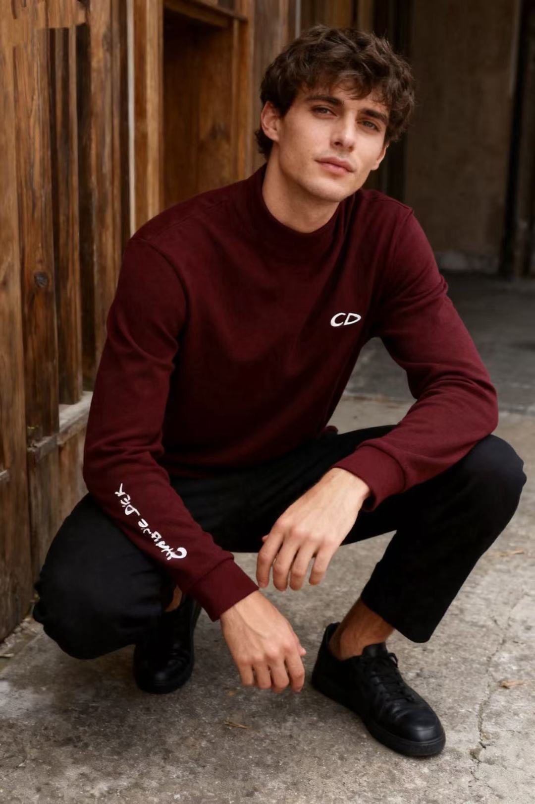 NO:545678,Dior/Christian D*or. New autumn and winter men's long-sleeved sweatshirt classic round neck design!  Comfortable and warm fabric!  The upper body is versatile and luxurious custom logo pattern on the chest, with a design style that combines street and high-end sense, suitable for daily casual outfits, reflecting the brand's integration of urban fashion based on the outdoor gene. Size 48-56, shipped the next day!  ,dior,hoodie,sweatshirts,alexander wang19860909迪奥/Christian D*or. 秋冬新款男士长袖卫衣经典圆领设计！采用舒适保暖面料！上身百搭胸前奢华定制Logo图案,设计风格街头感与高级感兼具,适合日常休闲穿搭,体现了品牌在户外基因基础上对都市时尚的融合. 尺码48-56,隔天出货！,,dior,hoodie,sweatshirts,alexander wang,Men's clothing