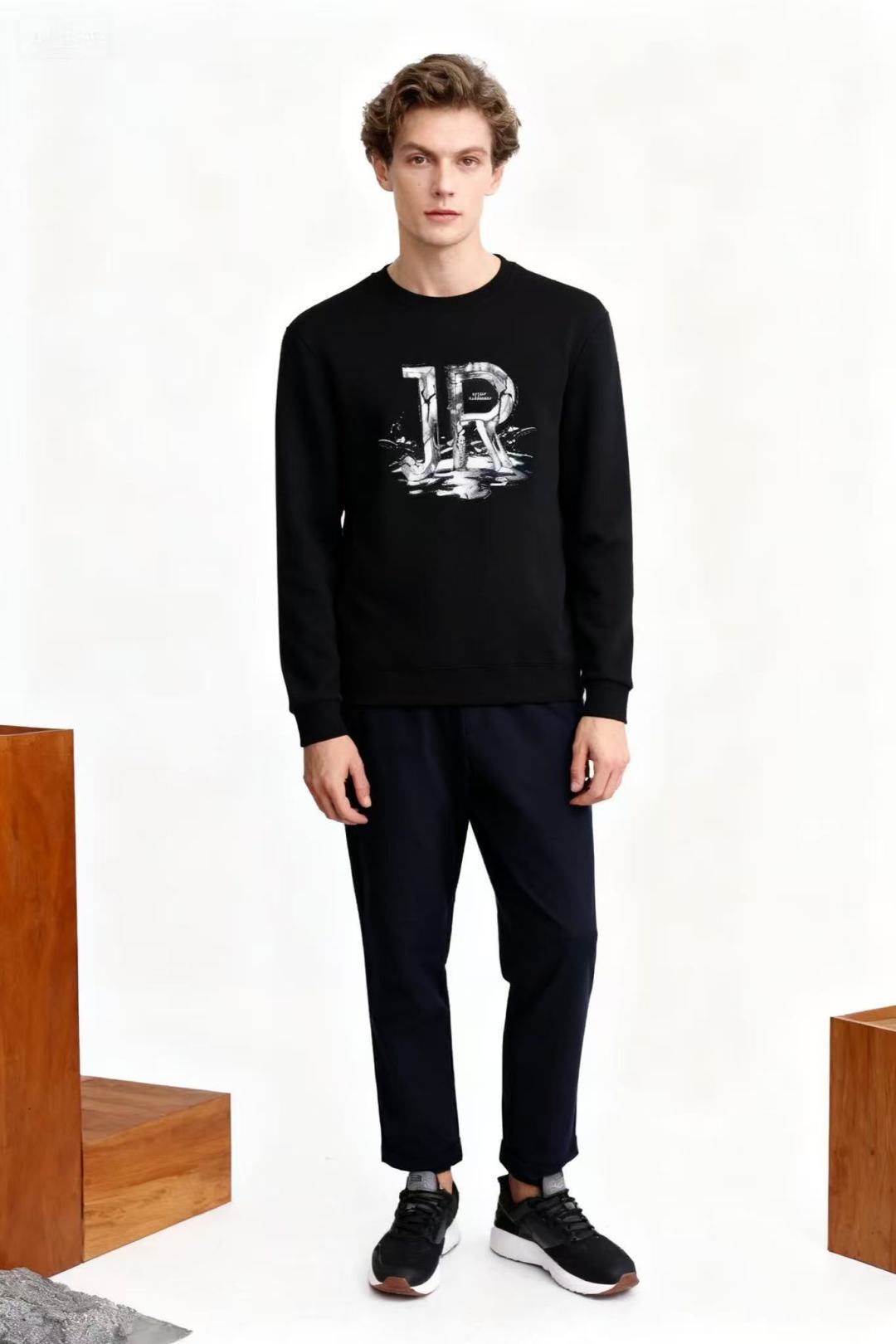 🔥杰尼亚.2025秋季新品🆕时尚男士圆领长袖卫衣！奢华经典定制LOGO搭配👍🏼采用高档顶级🔝面料，舒适保