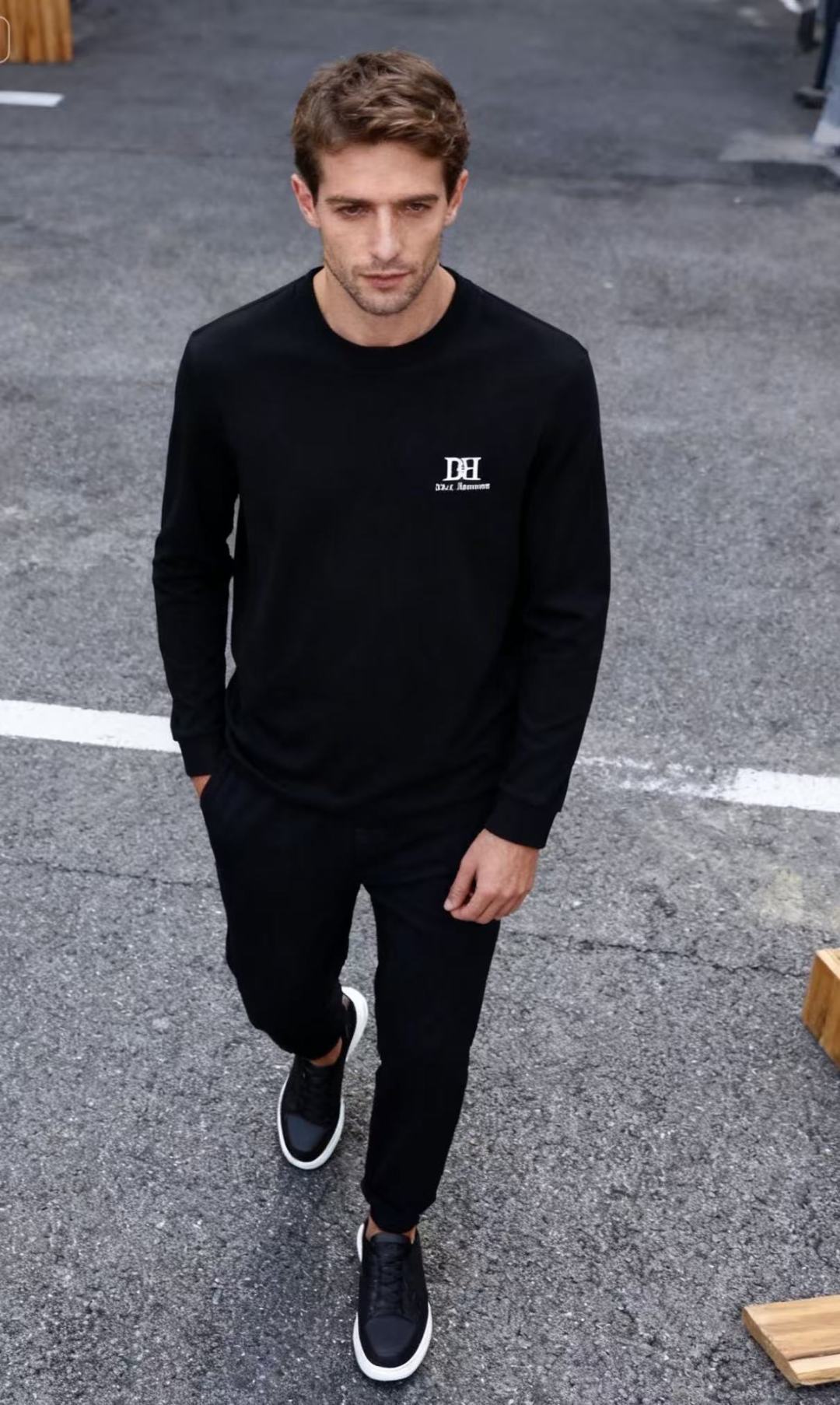 🔥杜嘉班纳.2025秋冬新款男士长袖卫衣🆕经典圆领设计！采用舒适保暖面料！上身百搭👍胸前奢华经典定制Lo