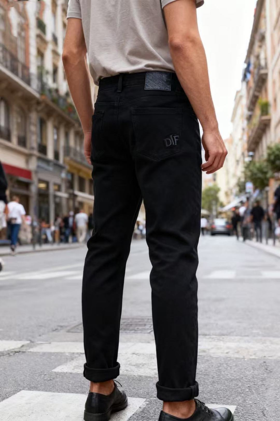 🔥Di*r/迪奥.2025秋季新款男士黑色休闲裤🆕采用舒适洗水牛仔布面料👍这款黑色休闲裤采用简约设计，后