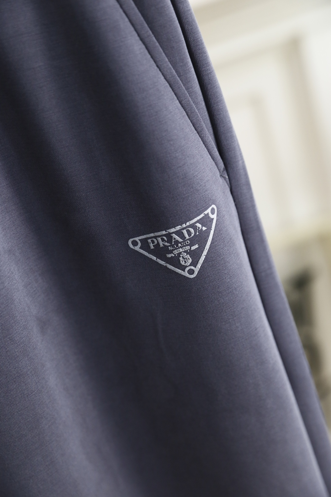 🔥普拉*/Pr*da.2026早秋新款男士休闲裤！采用进口舒适面料，奢华经典品牌三角标字母LOGO设计 