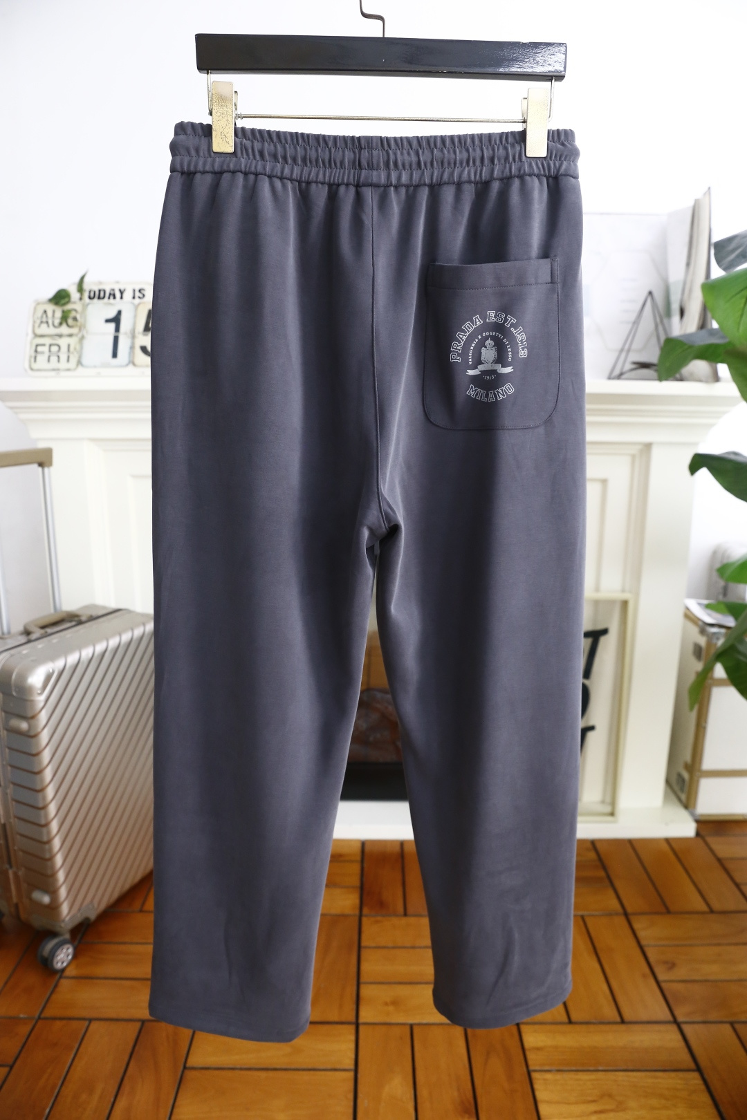 🔥普拉*/Pr*da.2026早秋新款男士休闲裤！采用进口舒适面料，奢华经典品牌三角标字母LOGO设计 