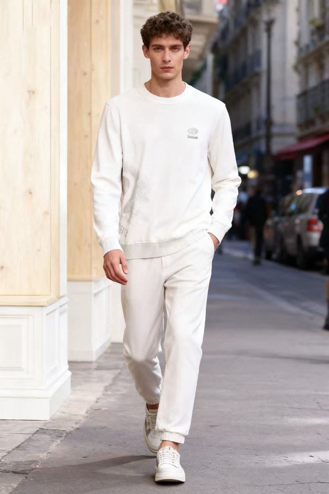 NO:545583,LULU. New fall men's pullover sweatshirt!  The custom LOGO of luxury classic brand is paired with high-end top-grade fabrics, which is comfortable and warm, and can be anti-static and comfortable and smooth. The details show high-end style. The style is superb and crisp and stylish. It is a versatile street sports item. The upper body is low-key but luxurious. The must-have counter size for trendy men is 48-56. It will be shipped the next day!  , hoodie,sweatshirts,alexander wang19860909LULU. 秋季新品男士套头卫衣！奢华经典品牌定制LOGO搭配采用高档顶级面料,舒适保暖极佳 可防静电手感舒适顺滑 ,细节之处尽显高级,版型超赞挺括有型 ,街头运动百搭单品,上身低调而不失奢华,潮男必备款专柜尺码48-56,隔天出货！,,hoodie,sweatshirts,alexander wang,Men's clothing