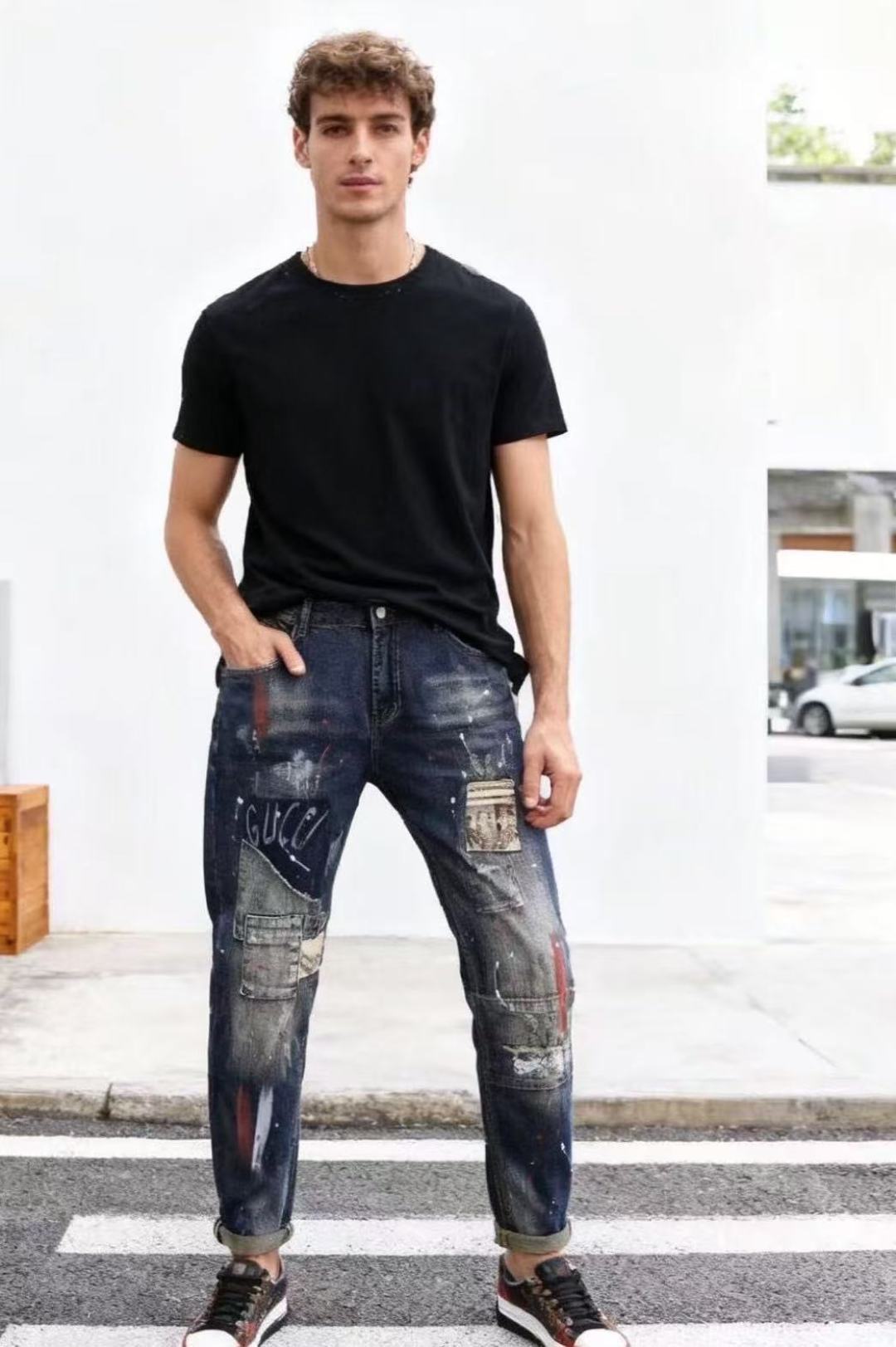 NO:564967,Gucci/Gu*ci. 25 fashionable men's ripped jeans are made of customer-washable stretch jeans!  The luxury classic brand letter logo highlights the brand characteristics. The fashion trend has become one of the biggest selling points and the price-performance ratio is extremely high. There is no confusion or trouble about color conflict. Such a rich and sophisticated high-end jeans are absolutely fashionable, casual and versatile!  A must-have for trendy men!  Counter sizes are 29-38, not 35/37!  Ships next day!  ,,gucci,jeans,alexander wang19860909古驰/Gu*ci. 25时尚男士破洞牛仔裤采用客供水洗弹力牛仔裤！奢华经典品牌字母Logo标志彰显品牌特征,时尚潮流因此已成为最大卖点之一而性价比又极高,没有颜色冲突的困惑或困扰,这么一款丰富内练高端牛仔裤,绝对时尚休闲百搭款！潮男必备！专柜尺码29-38,没35/37！隔天出货！,,gucci,jeans,alexander wang,Men's clothing