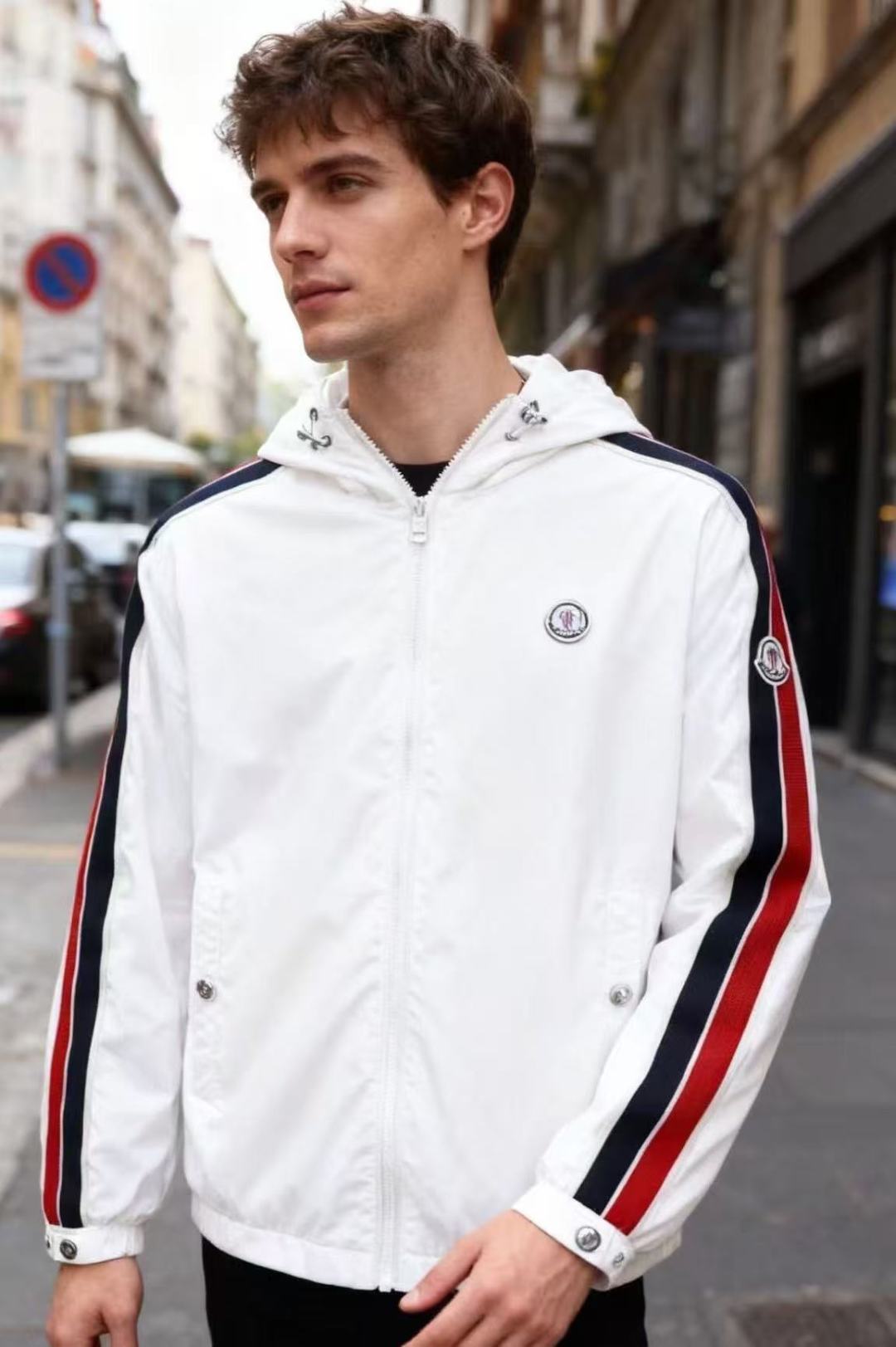 NO:567312,Mon*ler. 25 new men's autumn fashion thin cotton clothing!  The original LOGO design of a luxury classic brand. The details are very particular. The favorite version of the mature men. The upper body effect of the version is good-looking and versatile. Products of foreign trade companies, original customized models, urban trend products, slim tailoring, simple and trendy design, suitable for any combination in life, fashionable models, shipped from domestic first-line factories. Counter sizes: 48-56, shipped the next day!  ,,Moncler,alexander wang19860909蒙口/Mon*ler. 25新款男士秋季时尚薄棉服！奢华经典品牌原版LOGO设计 细节非常讲究 品味轻熟男最爱版型 版型上身效果炒鸡好看百搭 外贸公司货品,原版订制款,都市潮流品,修身剪裁,简约潮流风设计,生活任意搭配,时尚款,国内一线工厂出货专柜尺码:48-56,隔天出货！,,Moncler,alexander wang,Men's clothing