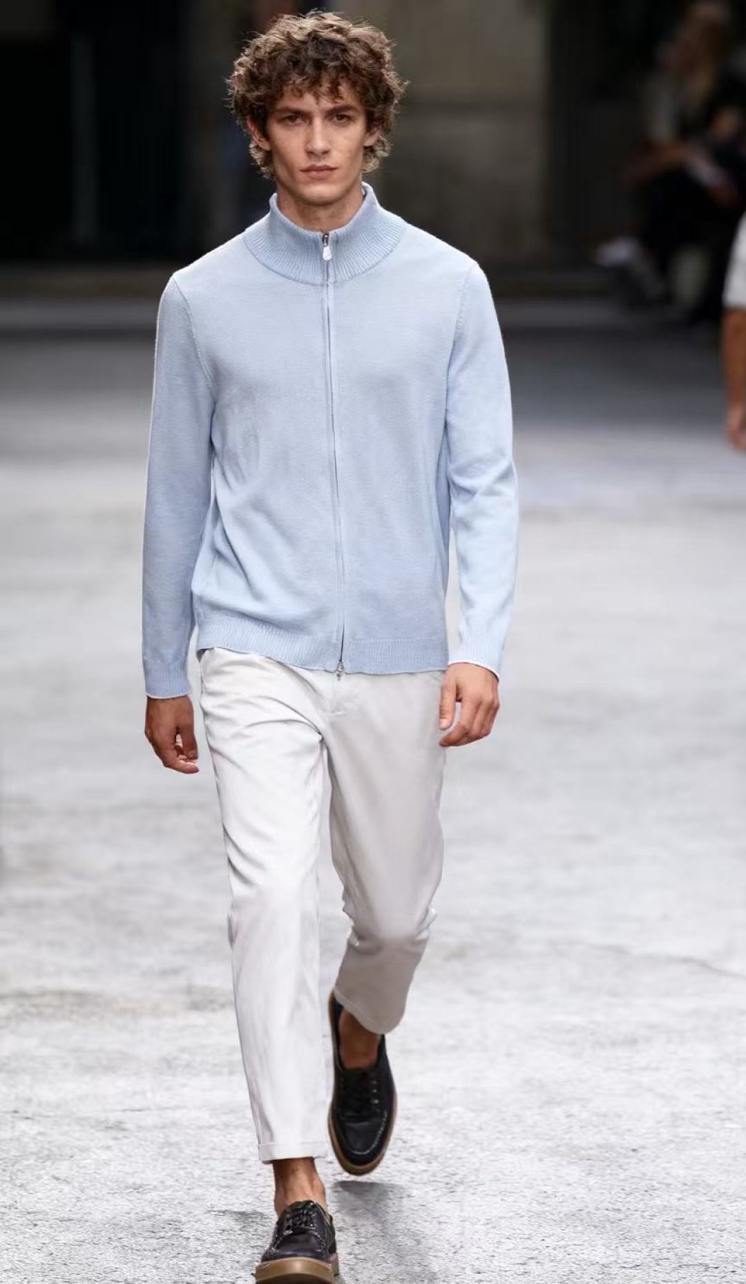 NO:567321,Bc. New fall fashion men's classic casual cardigan jacket!  Classic zipper cardigan style!  The classic brand element design has an overall upper body feel, which is high-end and textured. Whether worn alone or layered, it can be matched well to give a sense of layering. The brand logo is embellished. The fit-fitting version is made of high-end customized wool knitted fabric!  The overall upper body is comfortable and stylish, and has good warmth retention and breathability. The accessories are all in good condition. The upper body shows a youthful and fashionable style!  Counter sizes 48-56, shipped the next day!  ,,jackets & coats,alexander wang19860909Bc. 秋季新品时尚男士经典休闲羊毛衫外套！经典拉链开衫款式！经典品牌元素设计整体上身感 高档而显质感 不管单穿还是内搭 都很好搭配出层次感 品牌标志点缀 合体的版型 ,采用高档定制羊毛针织面料！整体上身 舒适 有型 又有很好的保暖性与透气性 辅料全品相 上身很显年轻的时尚格调！专柜尺码 48-56,隔天出货！,,jackets & coats,alexander wang,Men's clothing