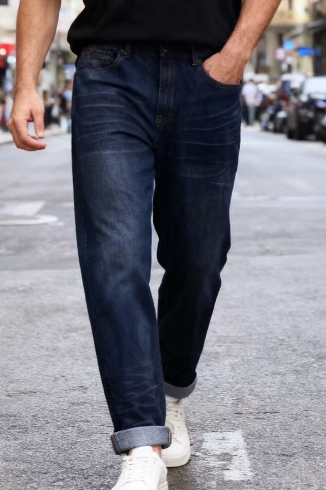 NO:613156,Original order from the trendy brand. The 2025 autumn and winter new dark blue men's jeans adopt a classic button placket design. The pants are loose and moderate, showing a casual harem style. The pants have a natural distressed texture, adding a retro texture, and the rolled hems make it more casual. The multi-pocket layout is practical and enriches the visual hierarchy. The denim fabric is crisp and stylish. It is not only suitable for daily outings to create a sense of trend, but also injects retro charm into casual wear. It is a versatile item that is both comfortable and fashionable! Sizes 48-56, shipped next day! ,,jeans,alexander wang19860909潮牌原單. 2025秋冬新款深蓝色男士牛仔裤,采用经典的纽扣门襟设计,裤型宽松有度,呈现出休闲的哈伦风格.裤身有自然的做旧纹理,增添复古质感,裤脚卷边处理更显随性.多口袋布局实用且丰富了视觉层次,牛仔面料挺括有型,既适合日常出街打造潮流感,也能为休闲穿搭注入复古韵味,是兼具舒适与时尚的百搭单品！尺码48-56,隔天出货！,,jeans,alexander wang,Men's clothing
