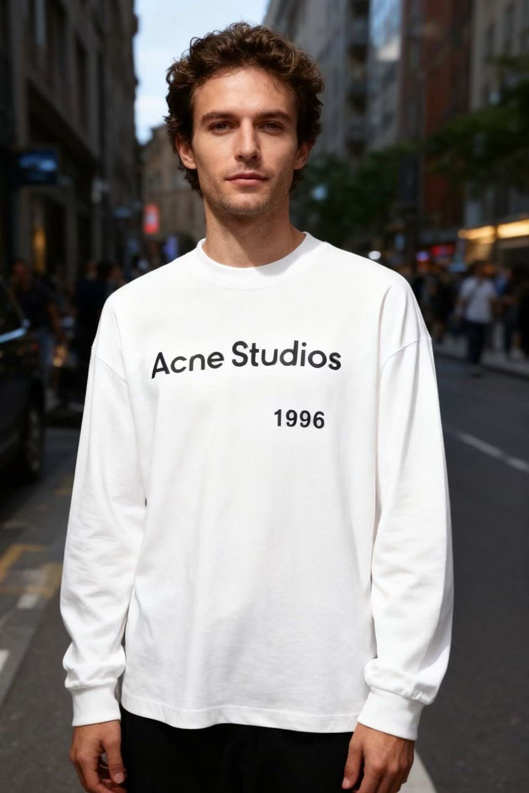 NO:596179,Acne. New products for fall 2025!  Classic men's round neck trendy long-sleeved shirt!  Made of comfortable and warm fabric!  There is the brand's original letter LOGO on the chest. The fabric is soft in texture and the style is simple and fashionable. It is a light luxury street style item. It is suitable for daily casual wear and can easily create a trendy look. Sizes S-XL, shipped the next day!  ,,acne studios,alexander wang19860909Acne. 2025秋季新品！经典男士圆领潮牌长袖衫！采用舒适保暖面料！胸前有品牌原版字母LOGO标识,面料质感柔软,风格简约时尚,属于街头轻奢风单品,适合日常休闲穿搭,能轻松打造潮流感造型.尺码S-XL,隔天出货！,,acne studios,alexander wang,Men's clothing