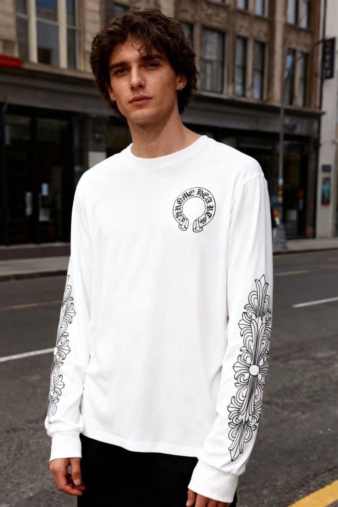 NO:596173,Kroxin. New products for autumn 2025!  Fashionable loose long sleeve shirt for men!  Made of comfortable and warm cotton fabric, the texture is smooth and smooth, and the style is simple and versatile!  Luxurious classic brand cross LOGO design!  It can be used as a basic inner layer, paired with a jacket, or worn alone to show a simple style. It is suitable for daily commuting, leisure travel and other scenarios. It is a practical basic item in men's wardrobe. Available in sizes S-XL, shipped the next day!  ,,chrome hearts,jackets & coats,alexander wang19860909克罗心. 2025秋季新品！时尚男士宽松长袖衫！采用舒适保暖棉面料质感平整顺滑,风格偏向简约百搭！奢华经典品牌十字架LOGO设计！可作为基础内搭,搭配外套、也可单穿展现简约风格,适用于日常通勤、休闲出行等多种场景,是男士衣橱中实用的基础单品.尺码S-XL,隔天出货！,,chrome hearts,jackets & coats,alexander wang,Men's clothing