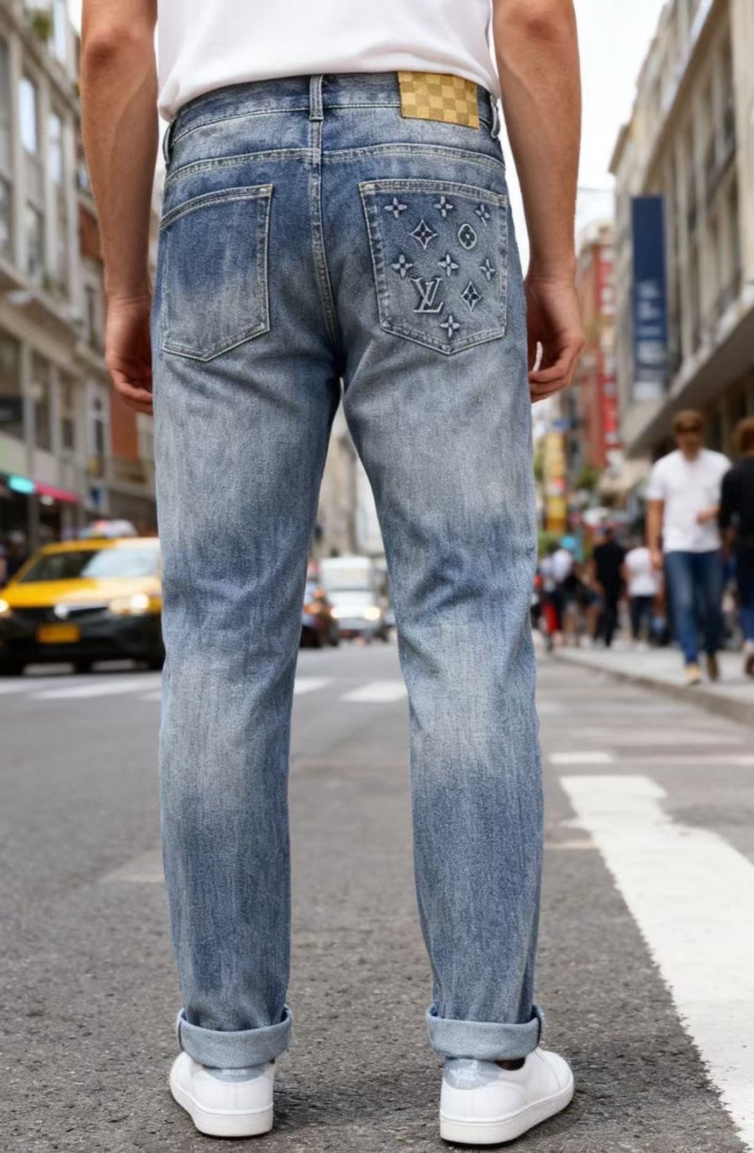 NO:596191,Louis Vuit*/LV. 25 new autumn fashion men’s original high-end blue jeans!  Luxurious and classic brand letter LOGO accessories. Very comfortable to wear. Low-key yet luxurious. Very classy to wear. Needless to say the style and tailoring of the pants. The upper body is exquisite and high-end, made of top-quality materials. The real denim is made of high-end top-quality washed denim fabrics. The quality is outstanding. After heavy washing, the pants are very soft!  Don't be picky, the upper body is absolutely stylish and extremely luxurious. The counter sizes are 30-38, and 35 is available!  Ships next day!  ,,louis vuitton,louis vuitton,jeans,alexander wang19860909路易威*/LV. 25秋季新款时尚男士原单高端蓝色牛仔裤！奢华经典品牌字母LOGO配饰 身穿着非常舒适 低调不失奢华 穿出去非常有档次 裤型款式和裁剪亦无需多言 上身精致跃然高档一等一顶级质料 真正殿堂级的牛仔布选用 高档顶级洗水牛仔面料,品质卓然,经过重水洗使得裤子很柔软！不挑人 上身绝对的有型 极度奢华. 专柜尺码30-38,有35！隔天出货！,,louis vuitton,louis vuitton,jeans,alexander wang,Men's clothing